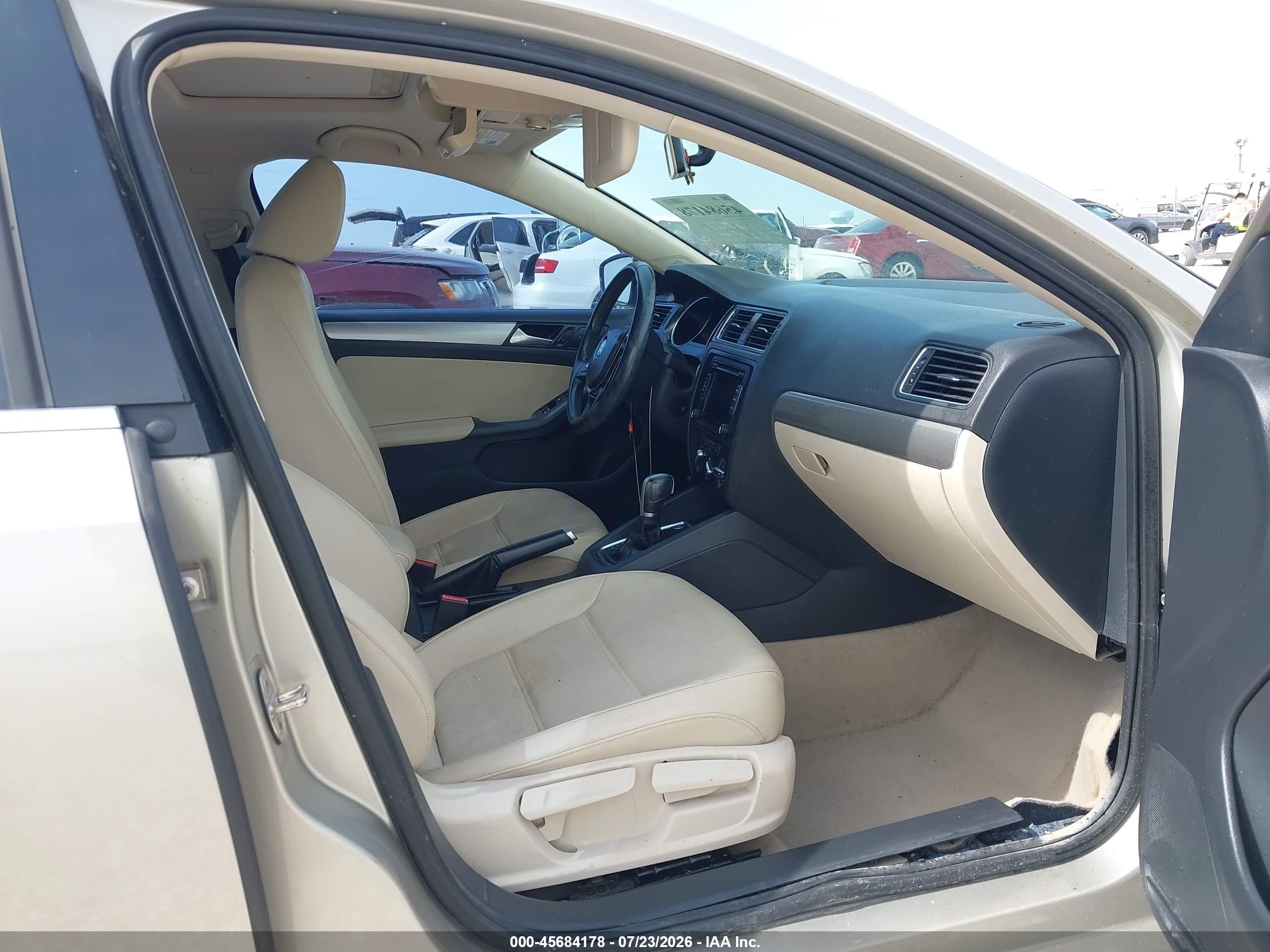 2015 Volkswagen Jetta 1.8t Se Tan vin: 3VWD07AJ5FM337543