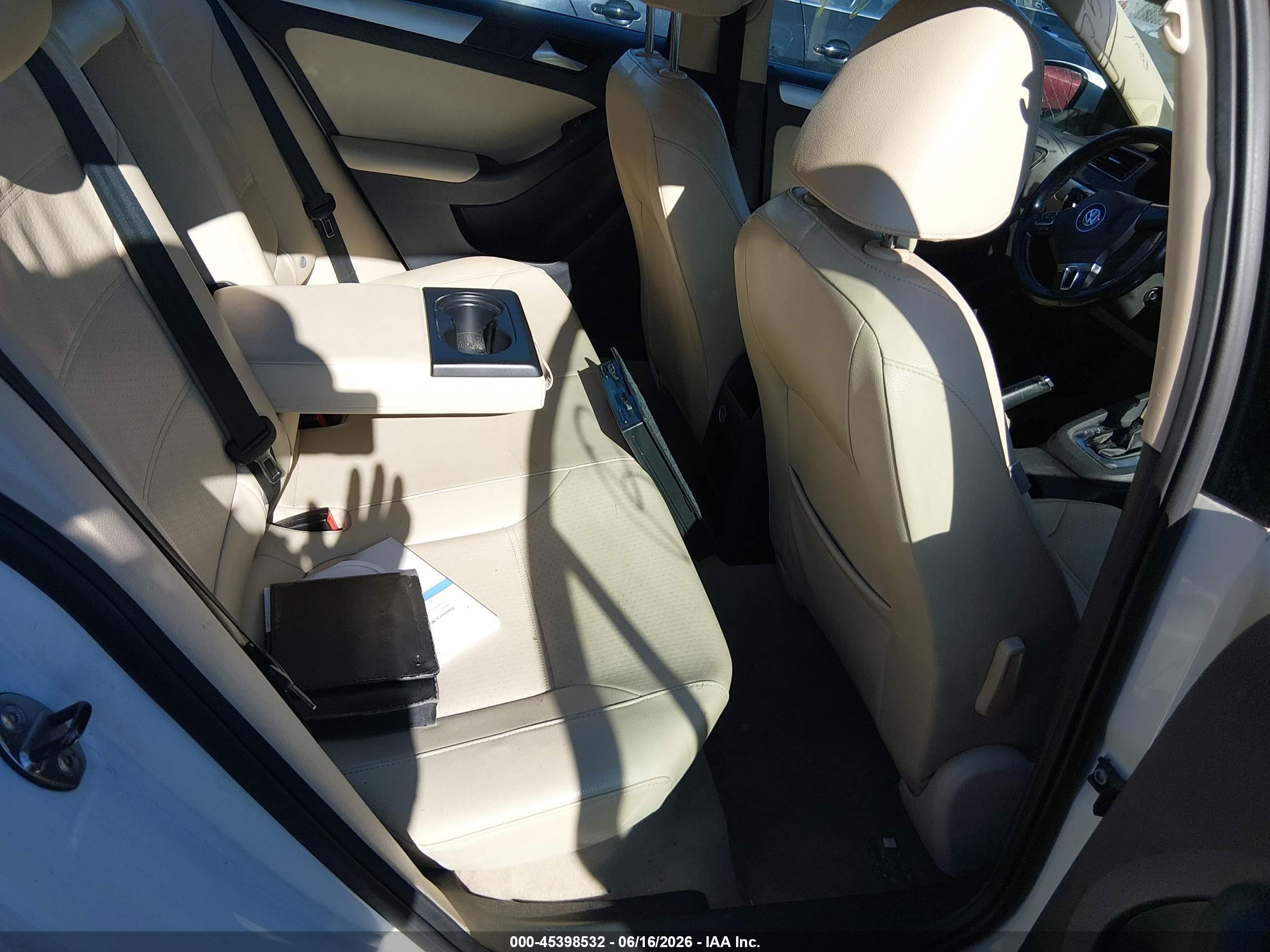 2014 Volkswagen Jetta 1.8t Se White vin: 3VWD07AJ6EM222495