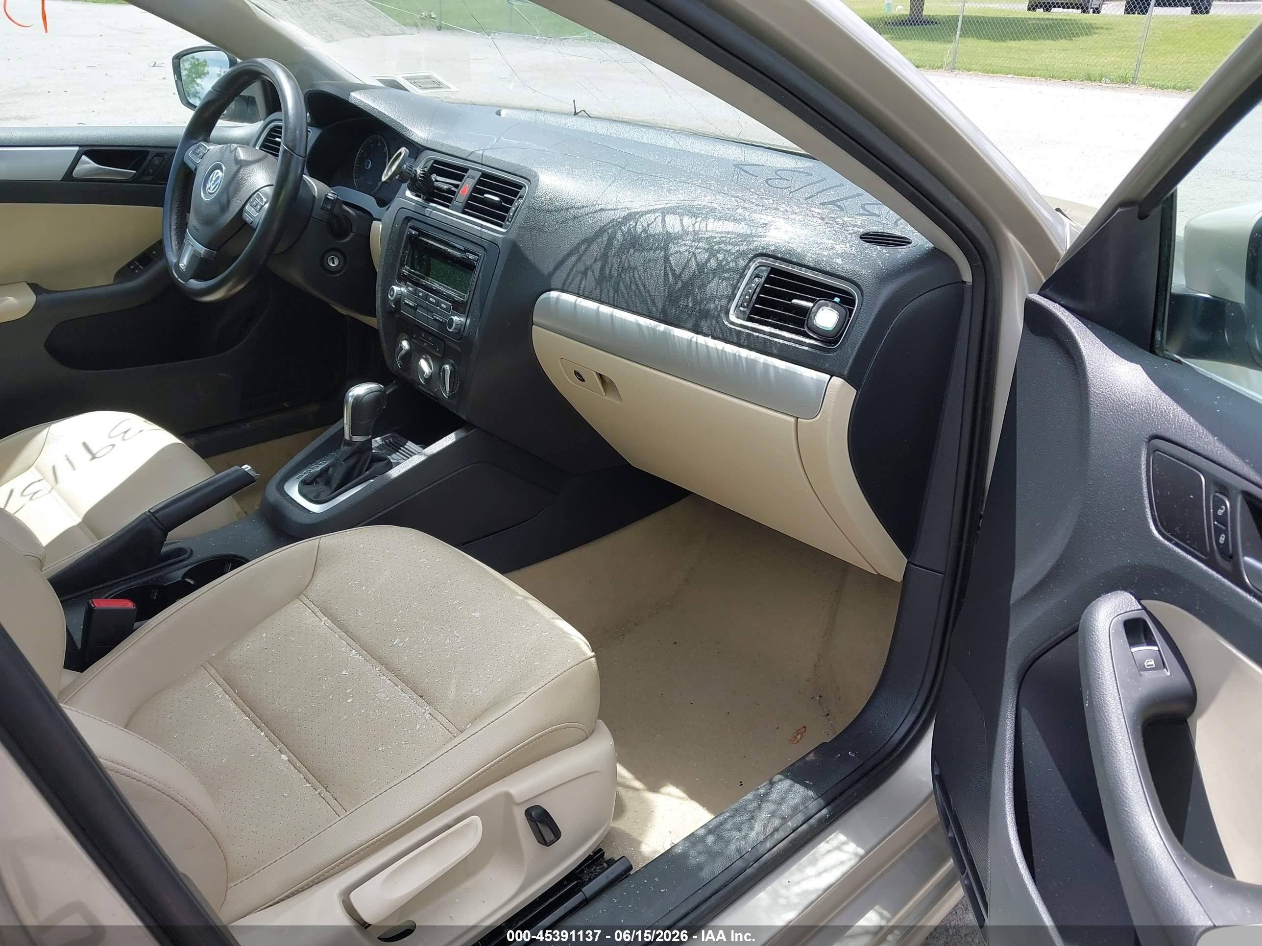 2014 Volkswagen Jetta 1.8t Se Gold vin: 3VWD07AJ6EM223324