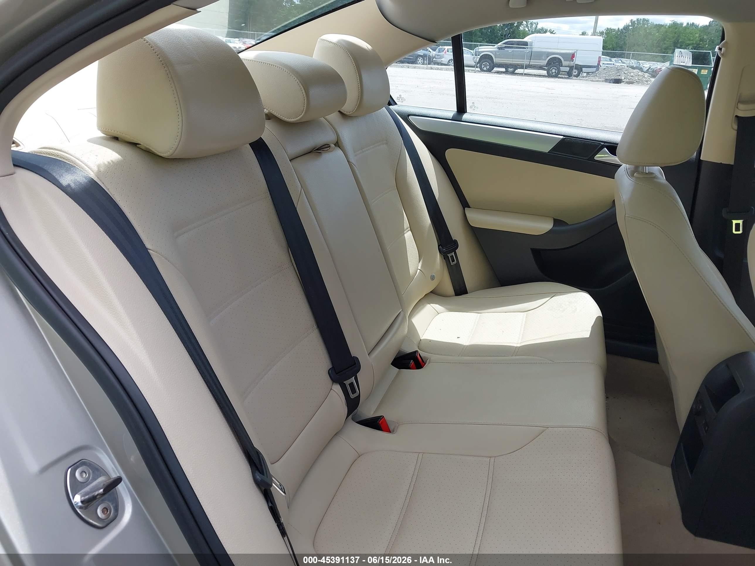 2014 Volkswagen Jetta 1.8t Se Gold vin: 3VWD07AJ6EM223324