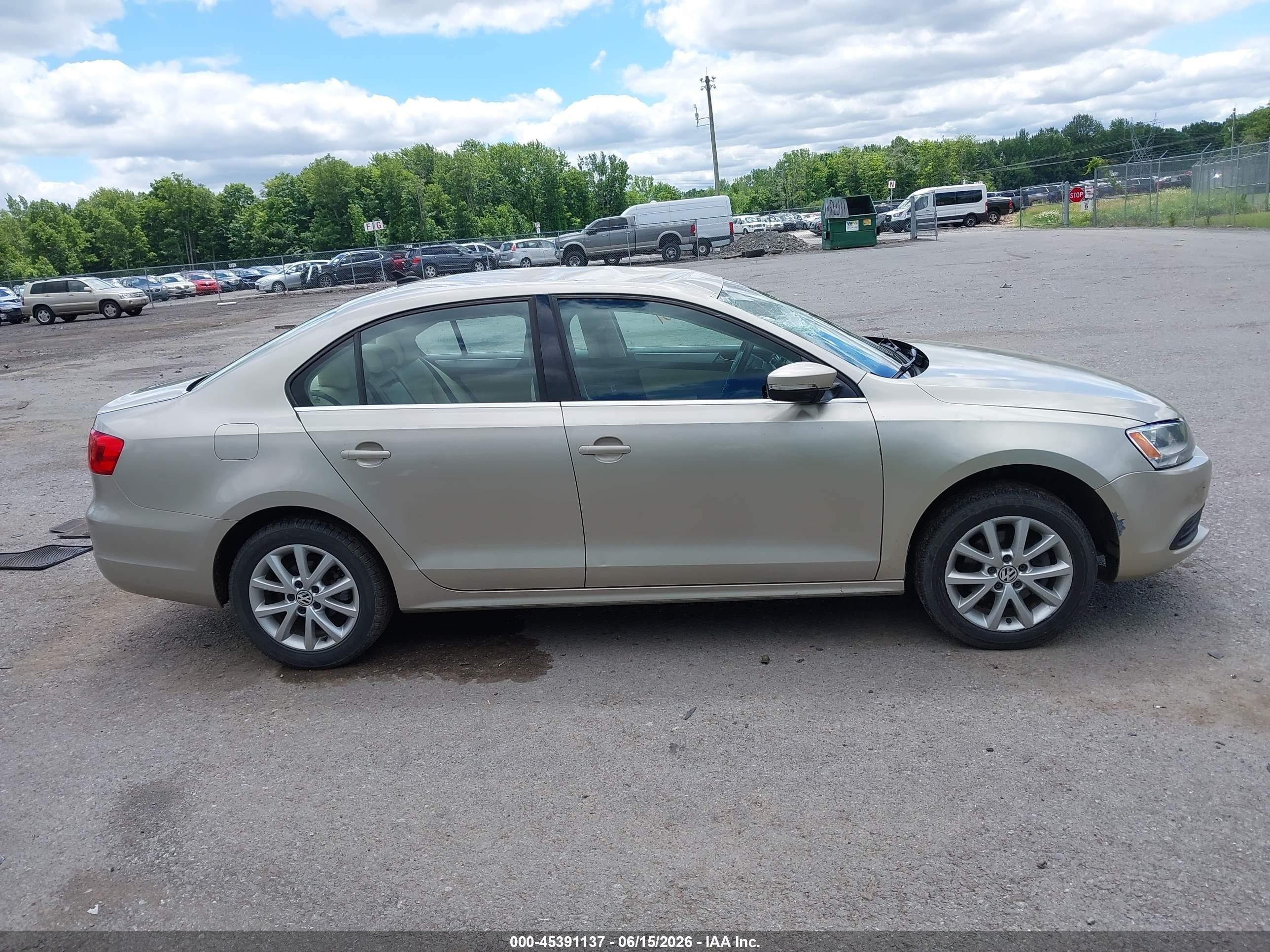 2014 Volkswagen Jetta 1.8t Se Gold vin: 3VWD07AJ6EM223324