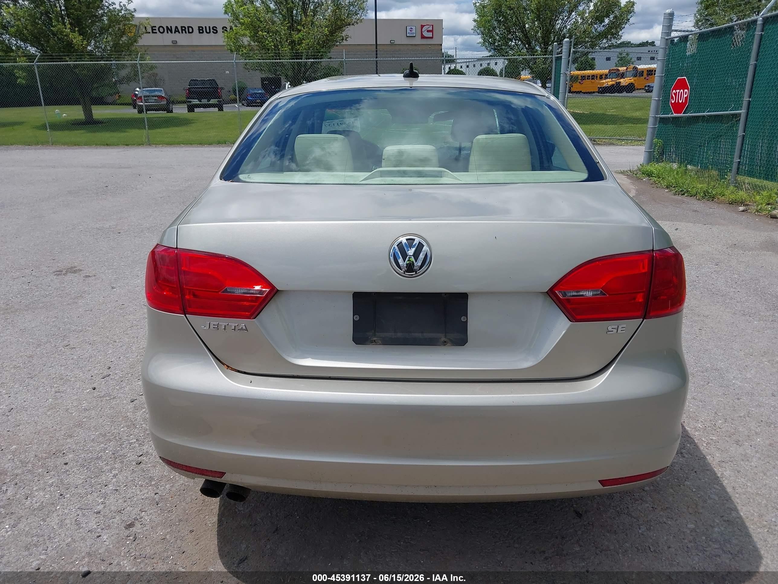 2014 Volkswagen Jetta 1.8t Se Gold vin: 3VWD07AJ6EM223324