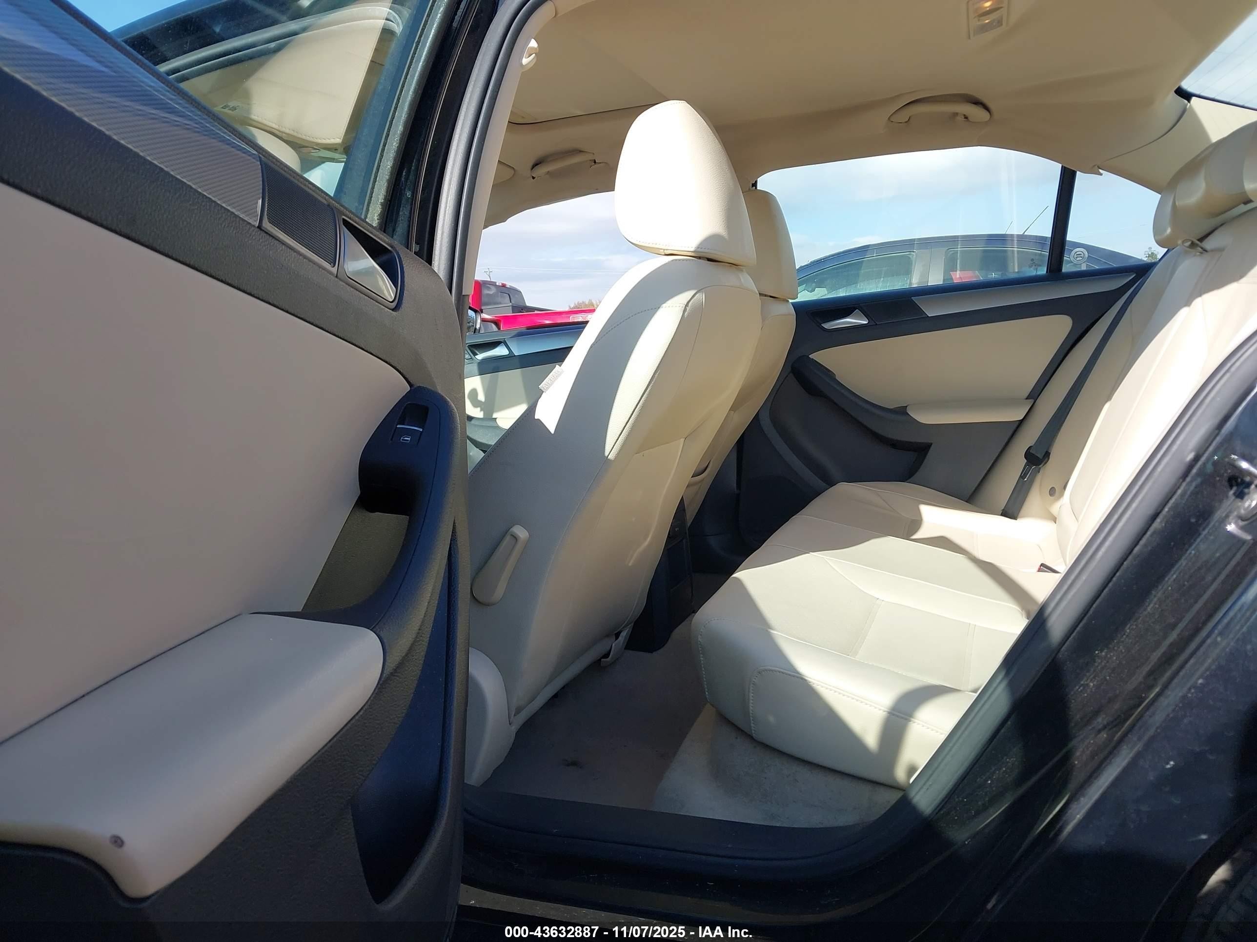 2015 Volkswagen Jetta 1.8t Se Черный vin: 3VWD07AJ9FM253337