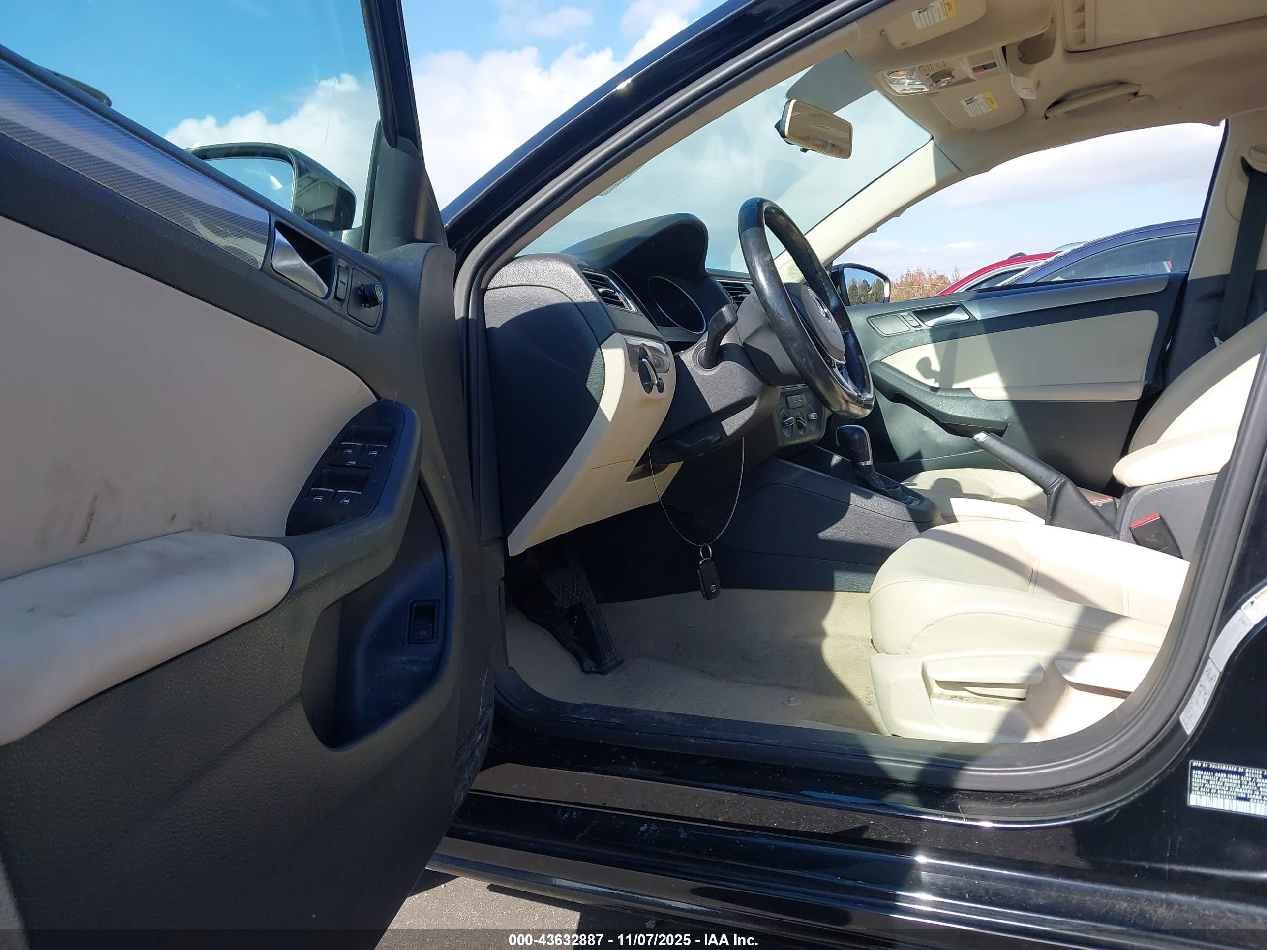 2015 Volkswagen Jetta 1.8t Se Черный vin: 3VWD07AJ9FM253337
