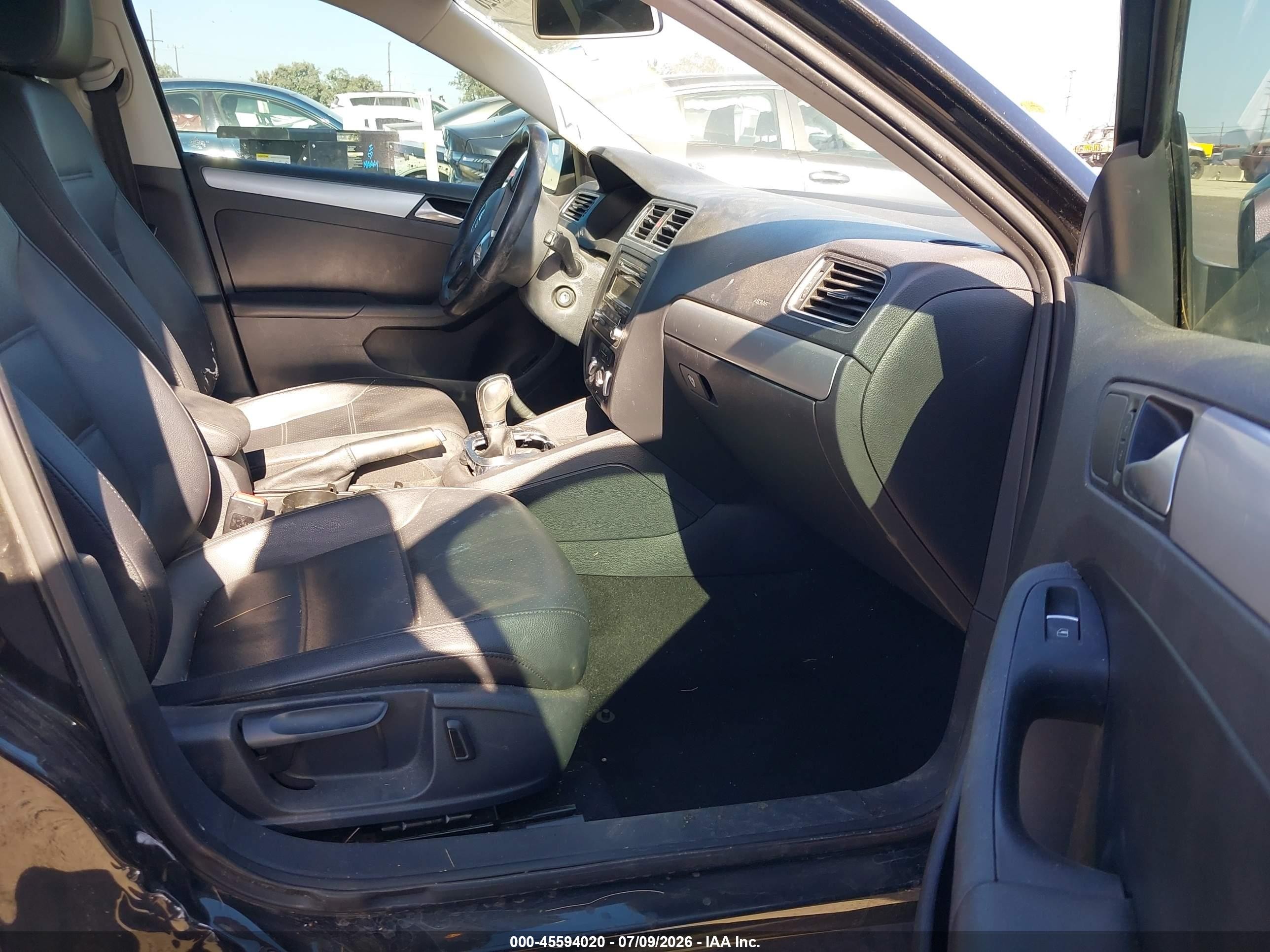 2014 Volkswagen Jetta 1.8t Se Черный vin: 3VWD17AJ0EM376522