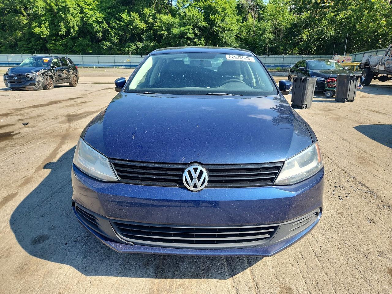 2014 Volkswagen Jetta Se Blue vin: 3VWD17AJ0EM418915