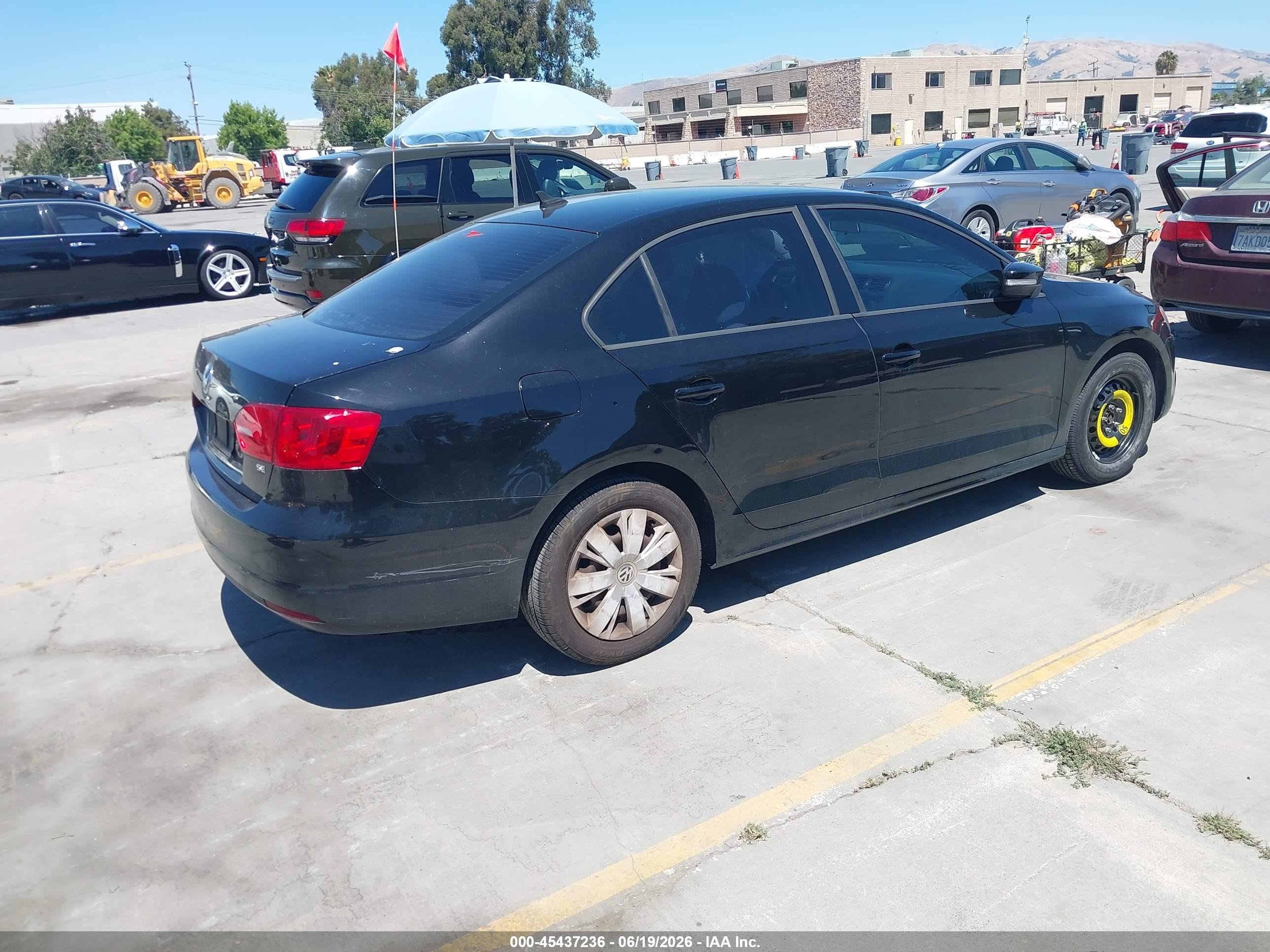 2014 Volkswagen Jetta 1.8t Se Черный vin: 3VWD17AJ1EM394561