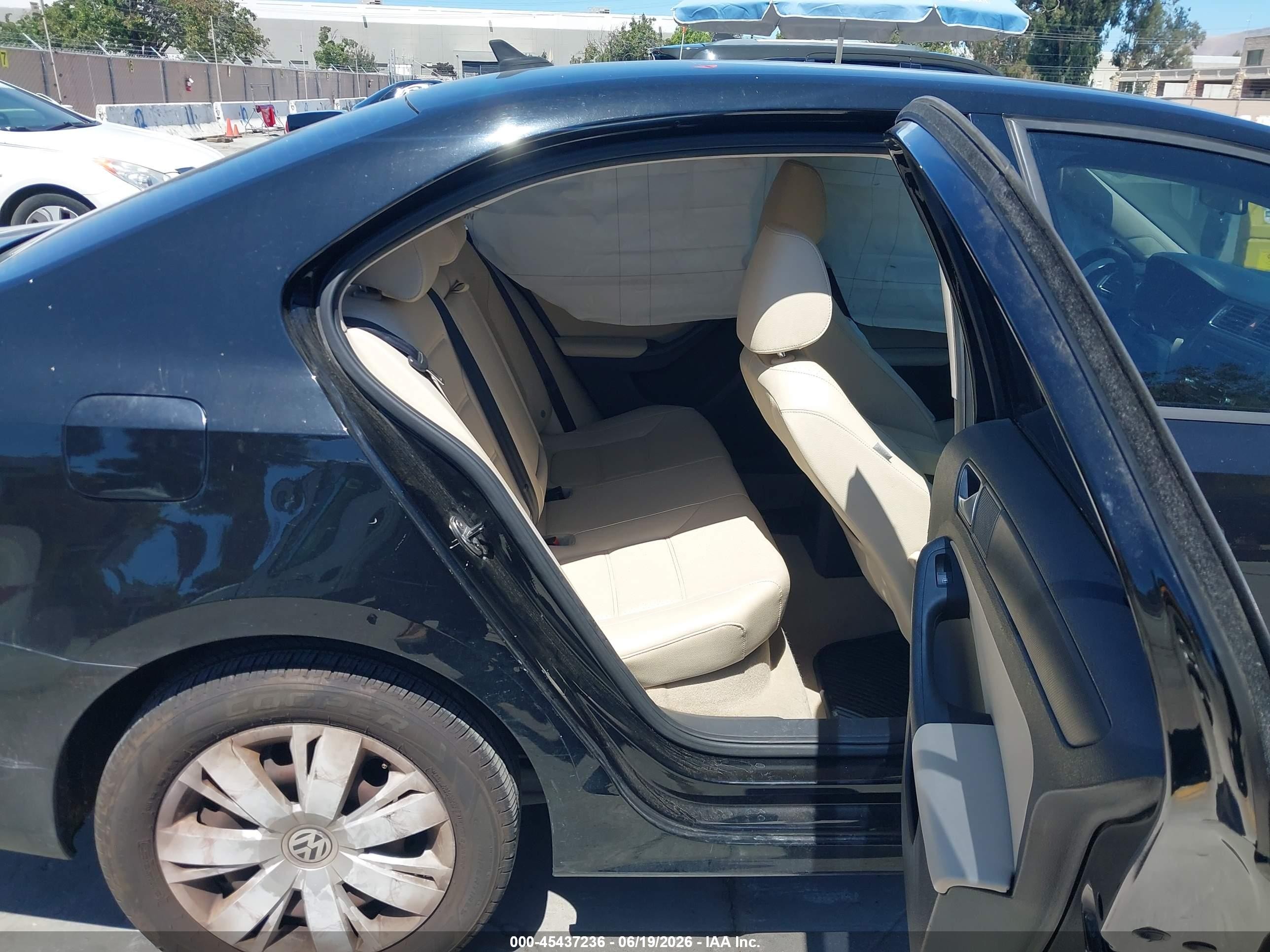 2014 Volkswagen Jetta 1.8t Se Черный vin: 3VWD17AJ1EM394561
