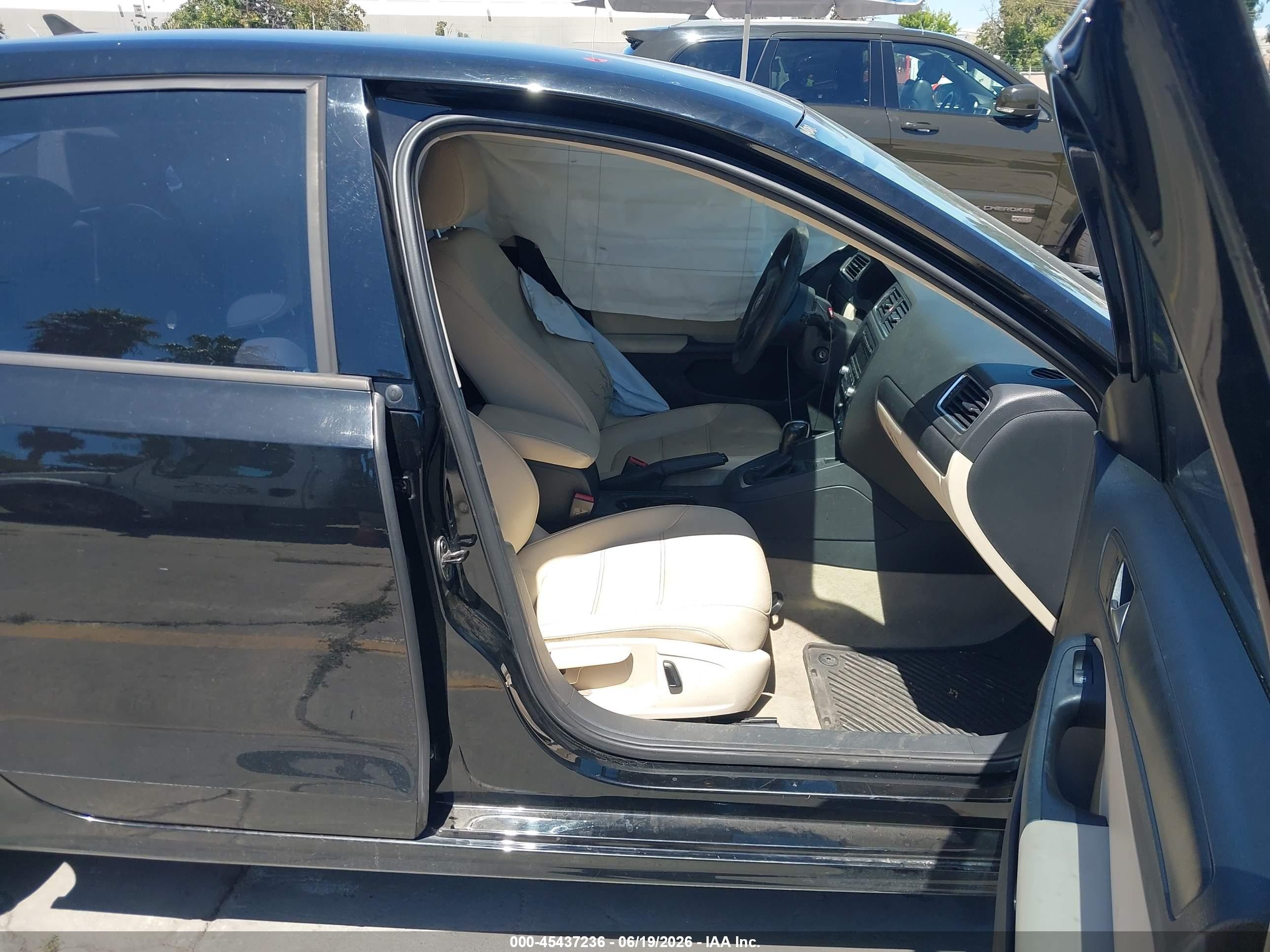 2014 Volkswagen Jetta 1.8t Se Черный vin: 3VWD17AJ1EM394561