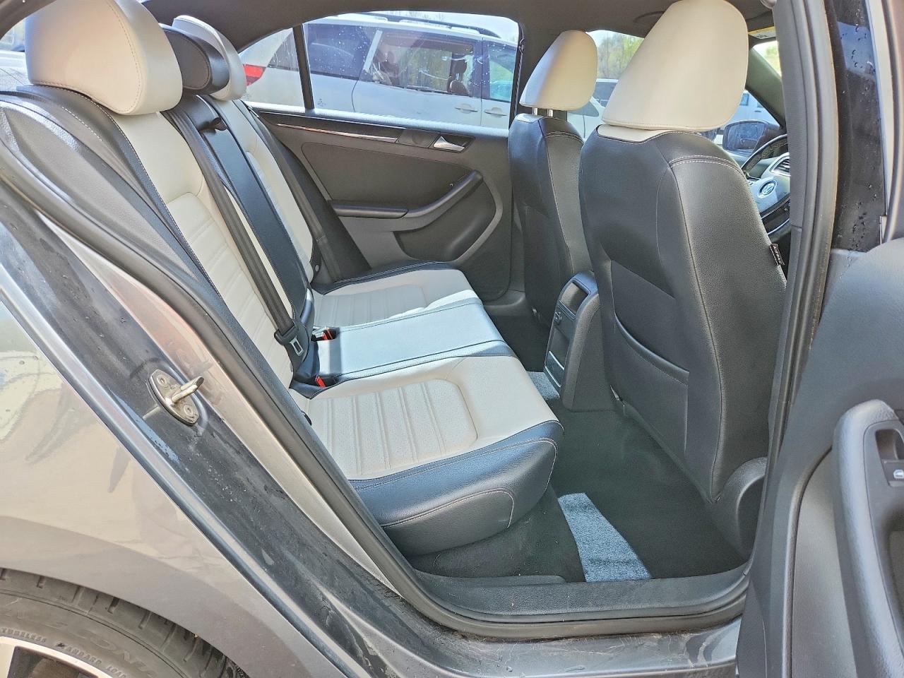 2015 Volkswagen Jetta Se Silver vin: 3VWD17AJ1FM220829