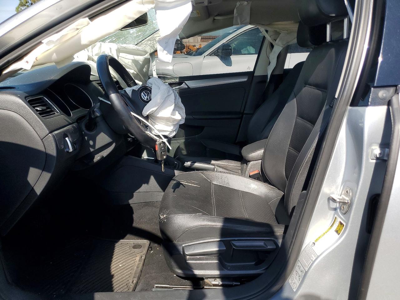 2015 Volkswagen Jetta Se Silver vin: 3VWD17AJ1FM238487