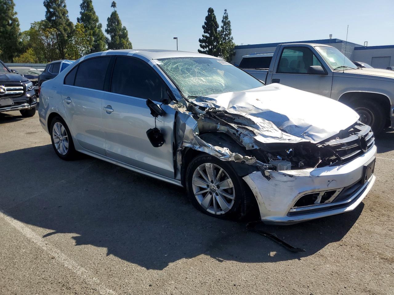 2015 Volkswagen Jetta Se Silver vin: 3VWD17AJ1FM238487
