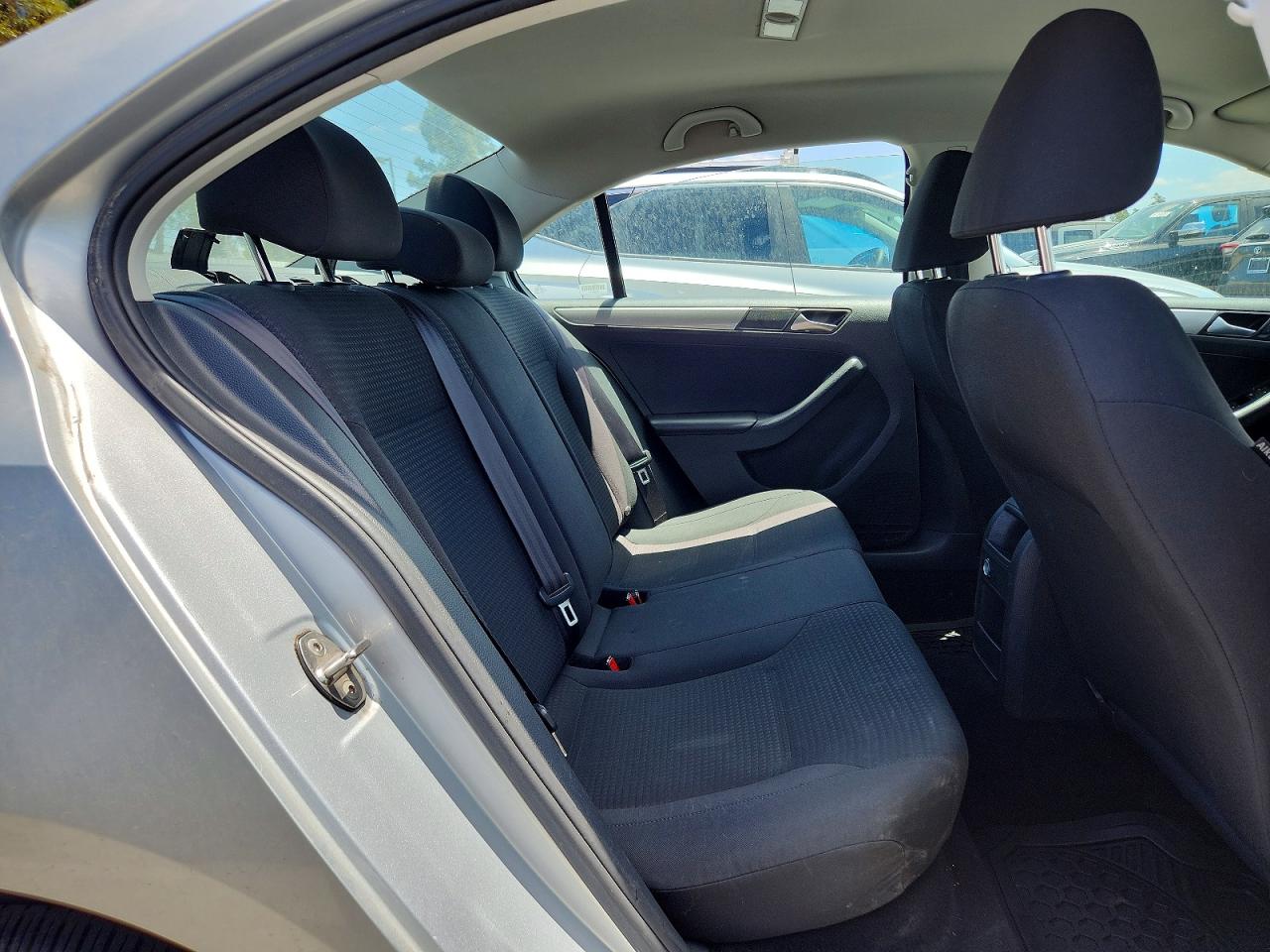 2015 Volkswagen Jetta Se Серебряный vin: 3VWD17AJ1FM274745