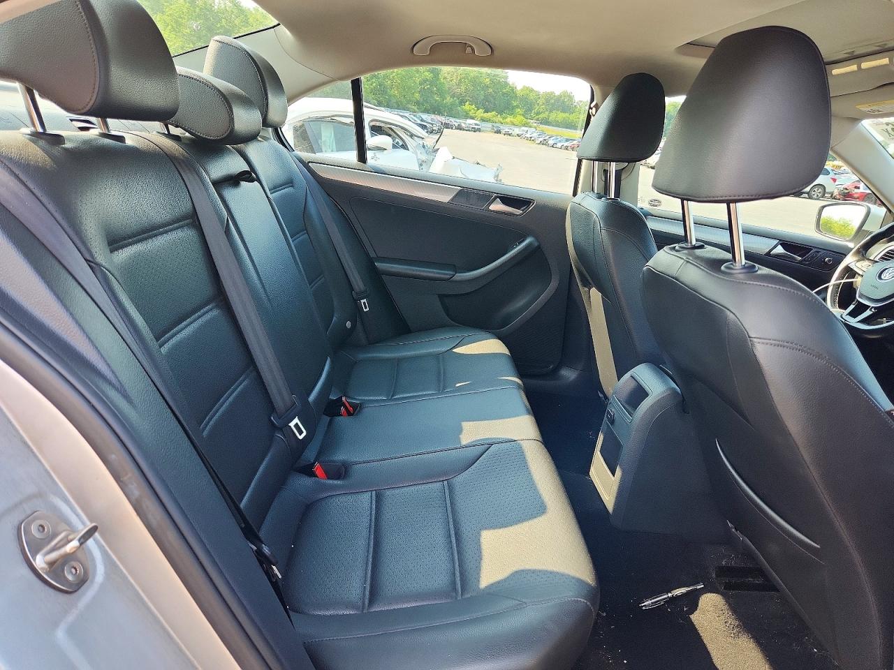 2015 Volkswagen Jetta Se Silver vin: 3VWD17AJ1FM296454