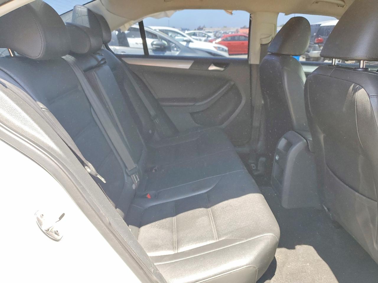2015 Volkswagen Jetta Se White vin: 3VWD17AJ1FM334734