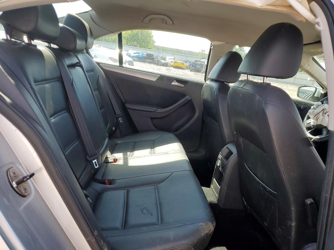 2014 Volkswagen Jetta Se Silver vin: 3VWD17AJ2EM223429