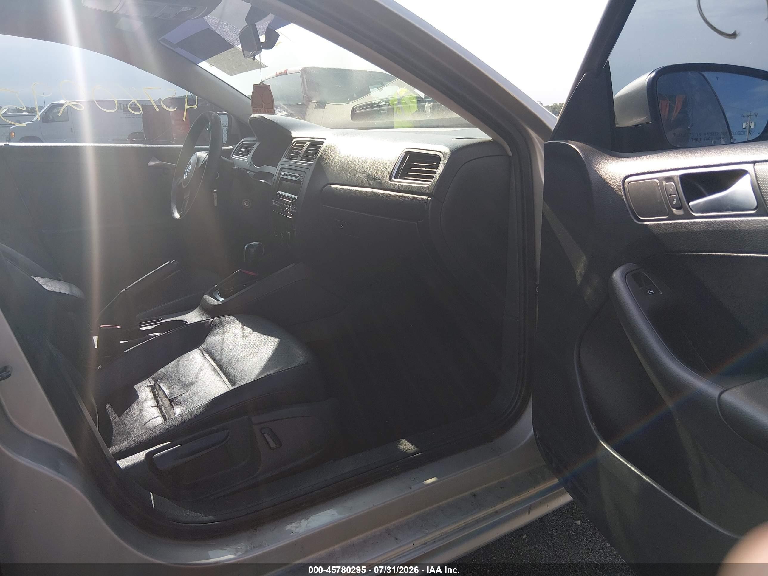 2014 Volkswagen Jetta 1.8t Se Silver vin: 3VWD17AJ2EM273375