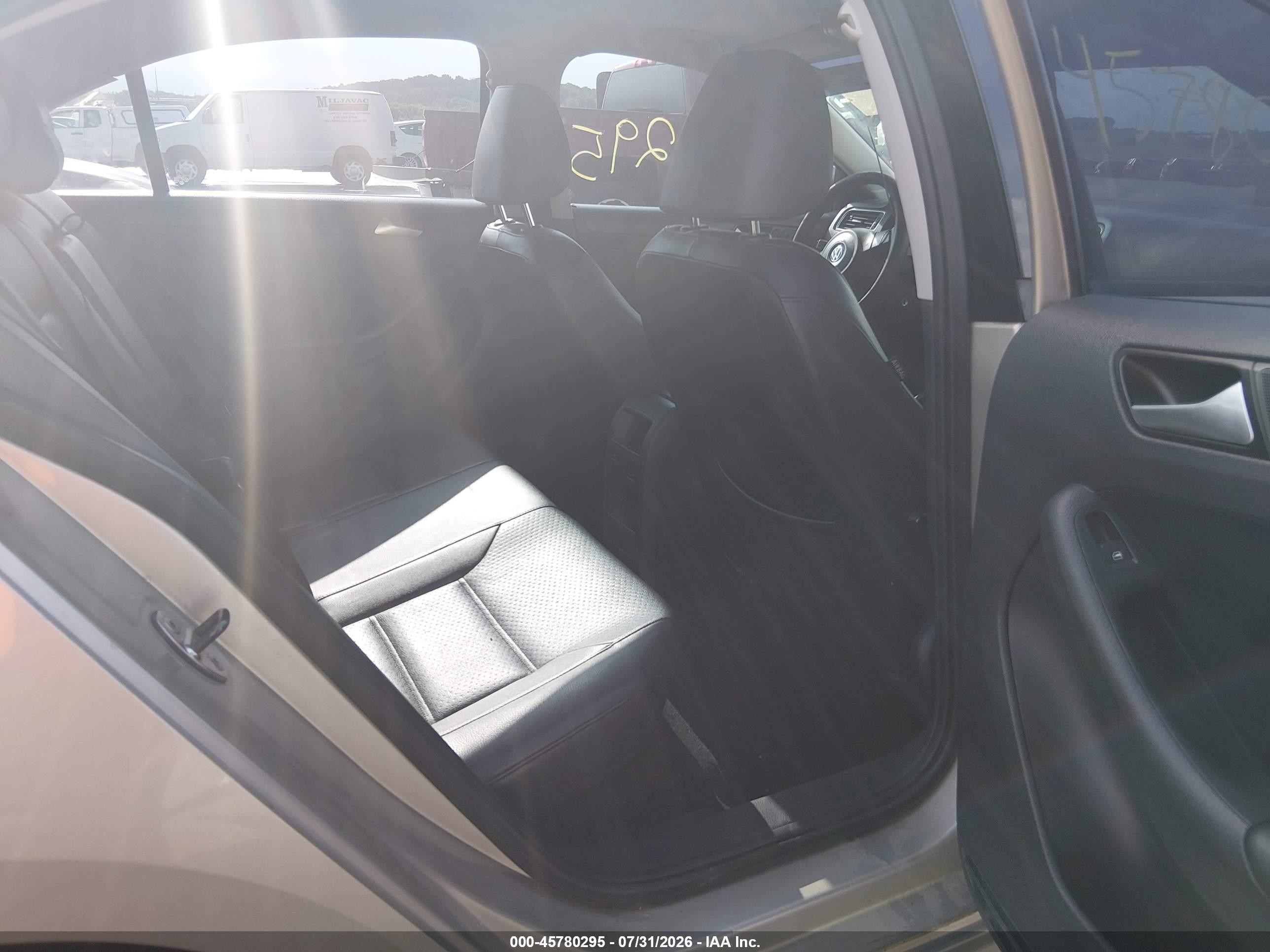 2014 Volkswagen Jetta 1.8t Se Silver vin: 3VWD17AJ2EM273375