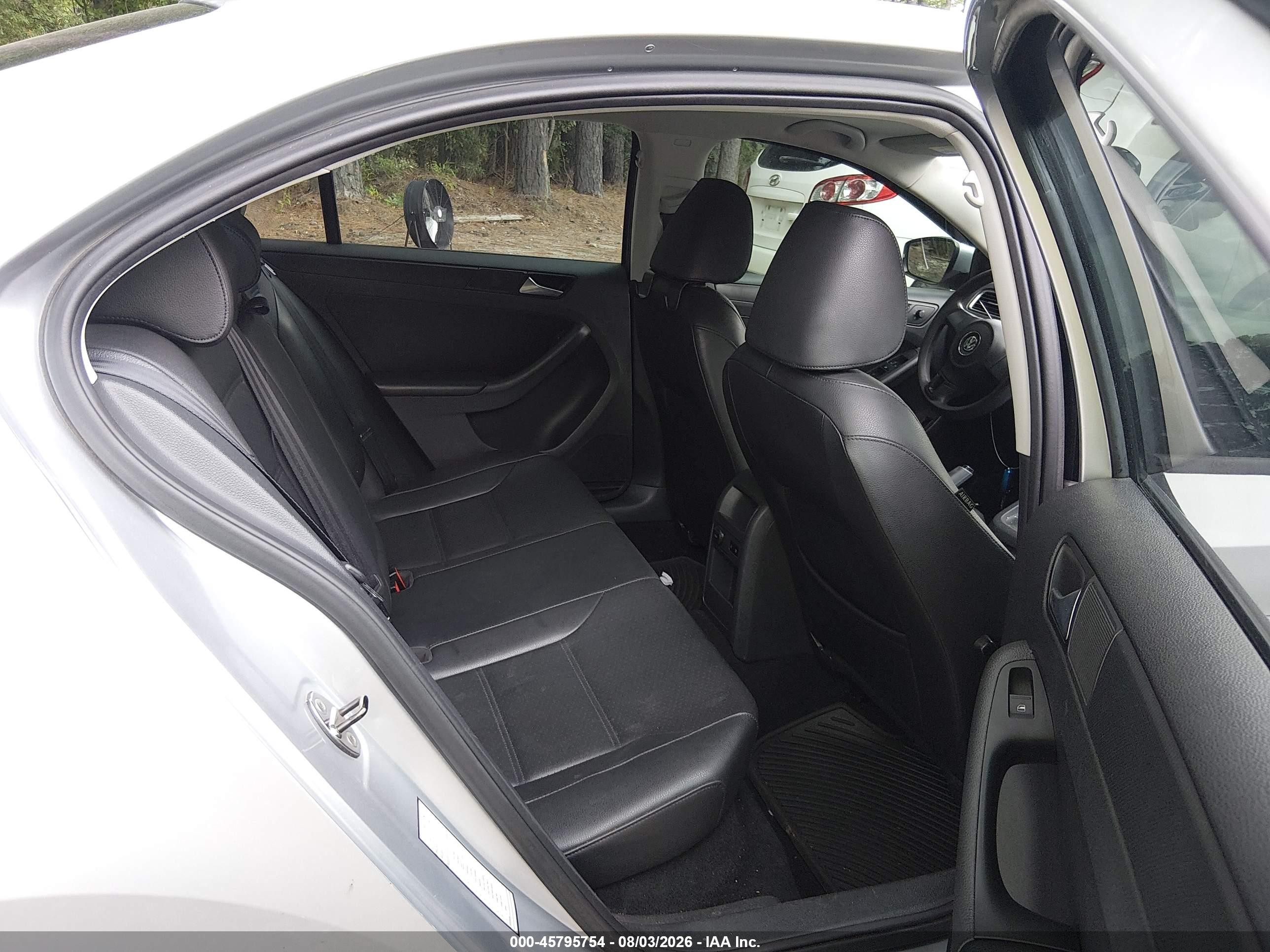 2014 Volkswagen Jetta 1.8t Se Silver vin: 3VWD17AJ2EM279354