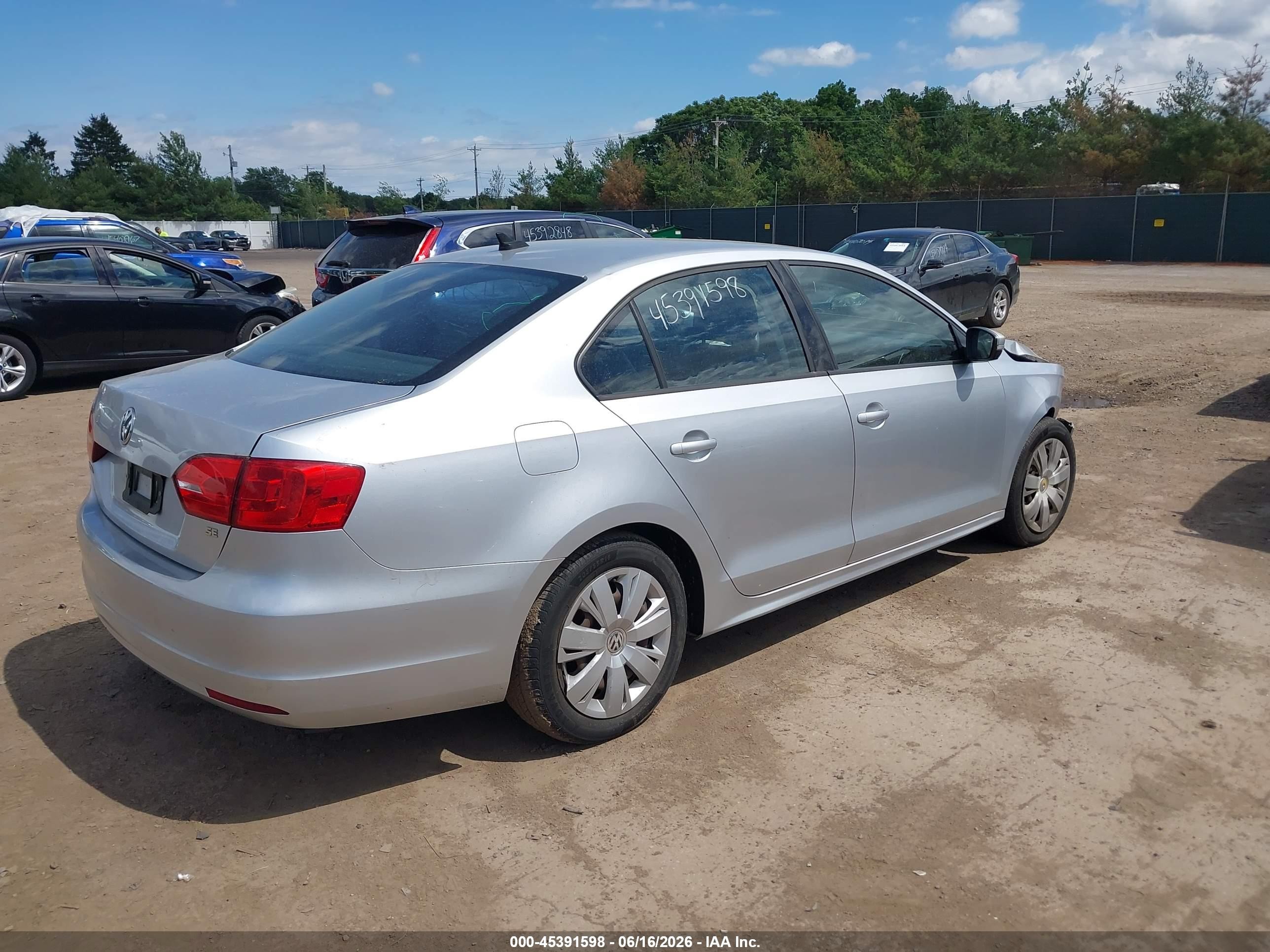 2014 Volkswagen Jetta 1.8t Se Silver vin: 3VWD17AJ2EM305077