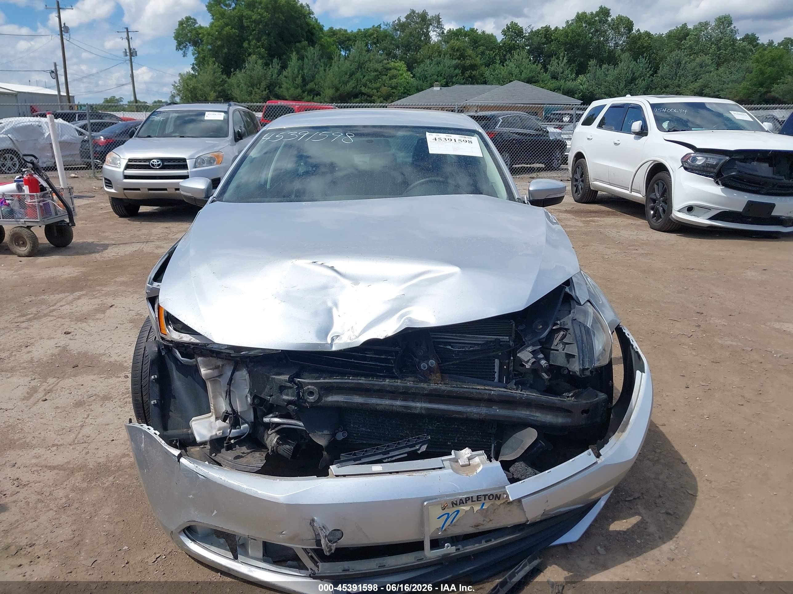 2014 Volkswagen Jetta 1.8t Se Silver vin: 3VWD17AJ2EM305077
