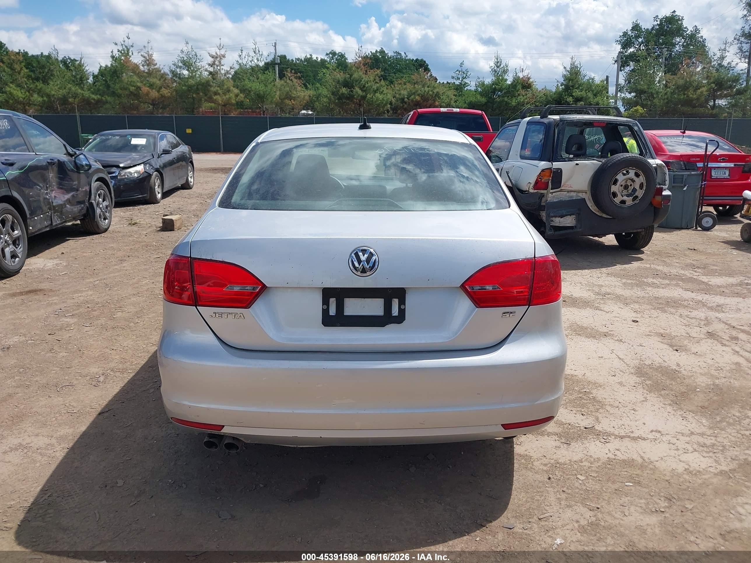 2014 Volkswagen Jetta 1.8t Se Silver vin: 3VWD17AJ2EM305077