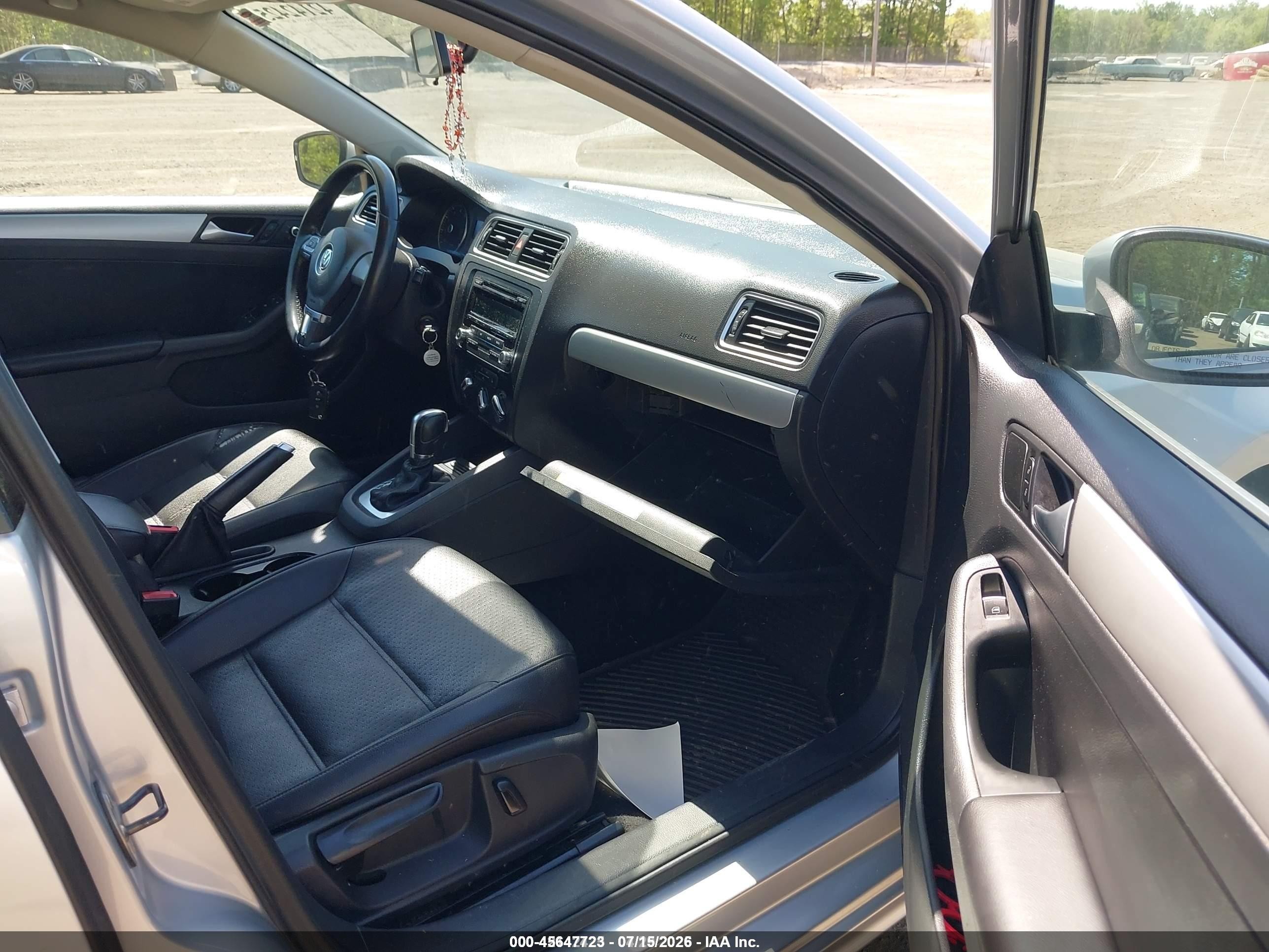 2014 Volkswagen Jetta 1.8t Se Серебряный vin: 3VWD17AJ2EM327662