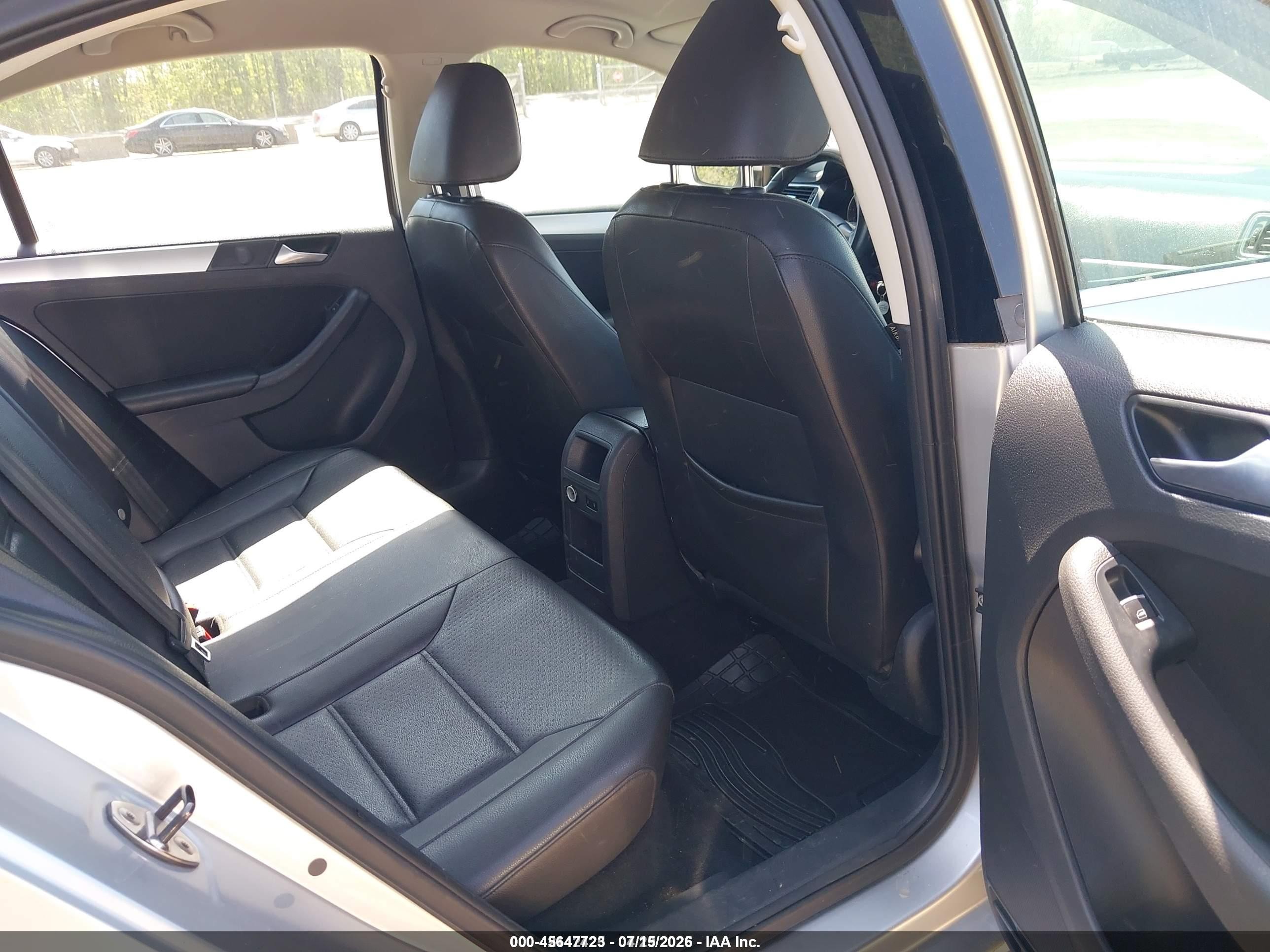 2014 Volkswagen Jetta 1.8t Se Серебряный vin: 3VWD17AJ2EM327662
