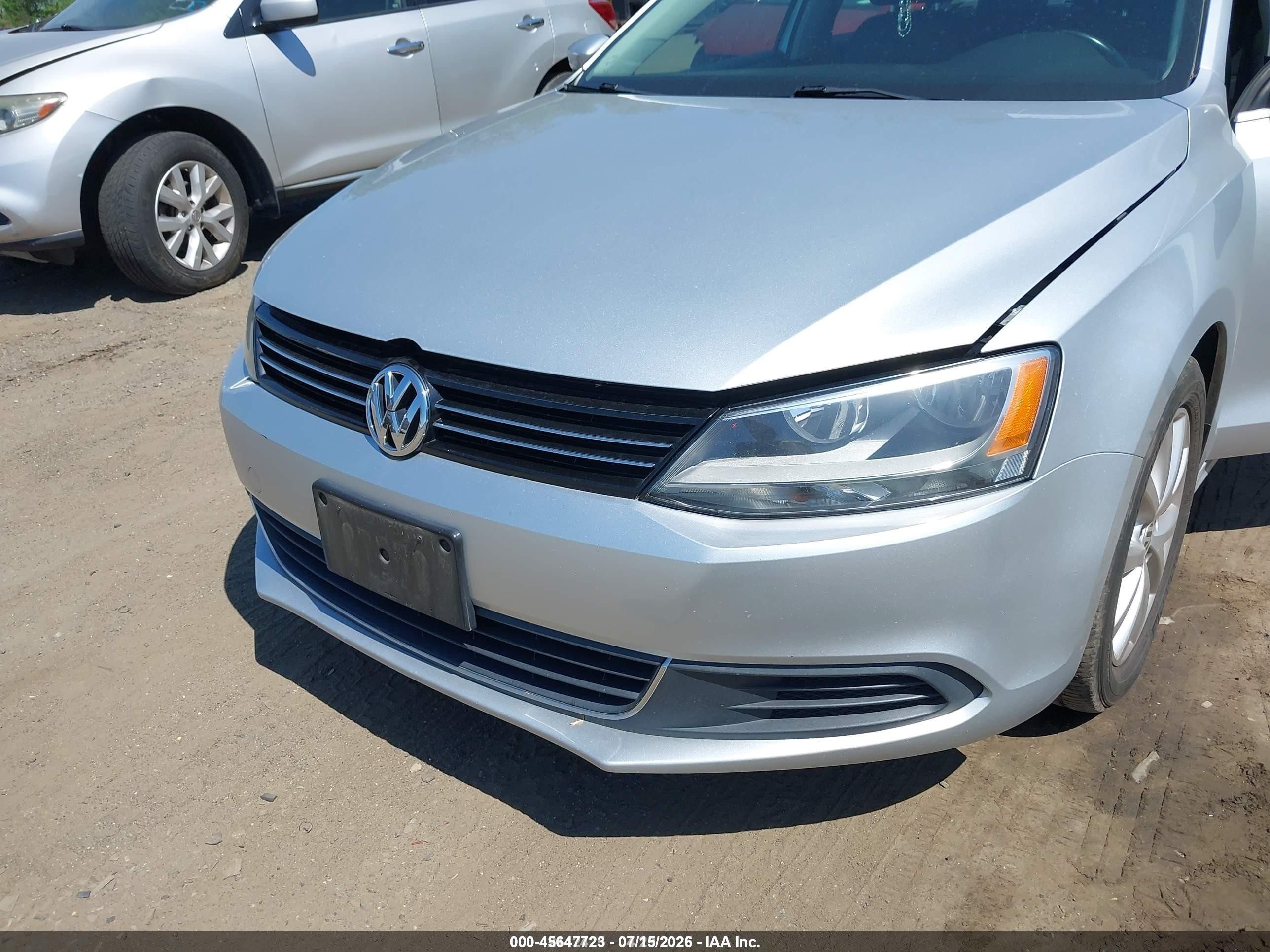 2014 Volkswagen Jetta 1.8t Se Серебряный vin: 3VWD17AJ2EM327662