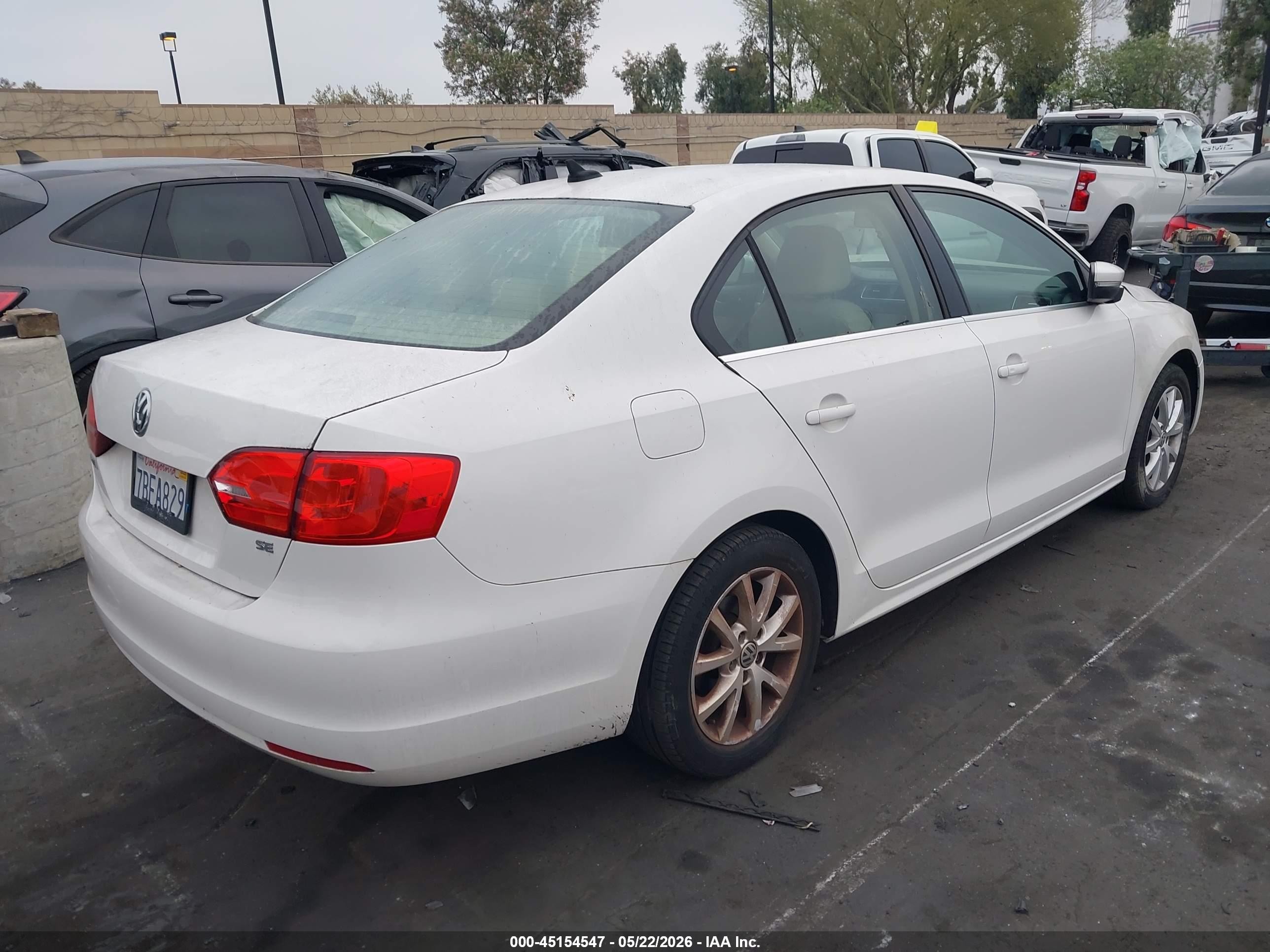 2014 Volkswagen Jetta 1.8t Se Белый vin: 3VWD17AJ2EM371659