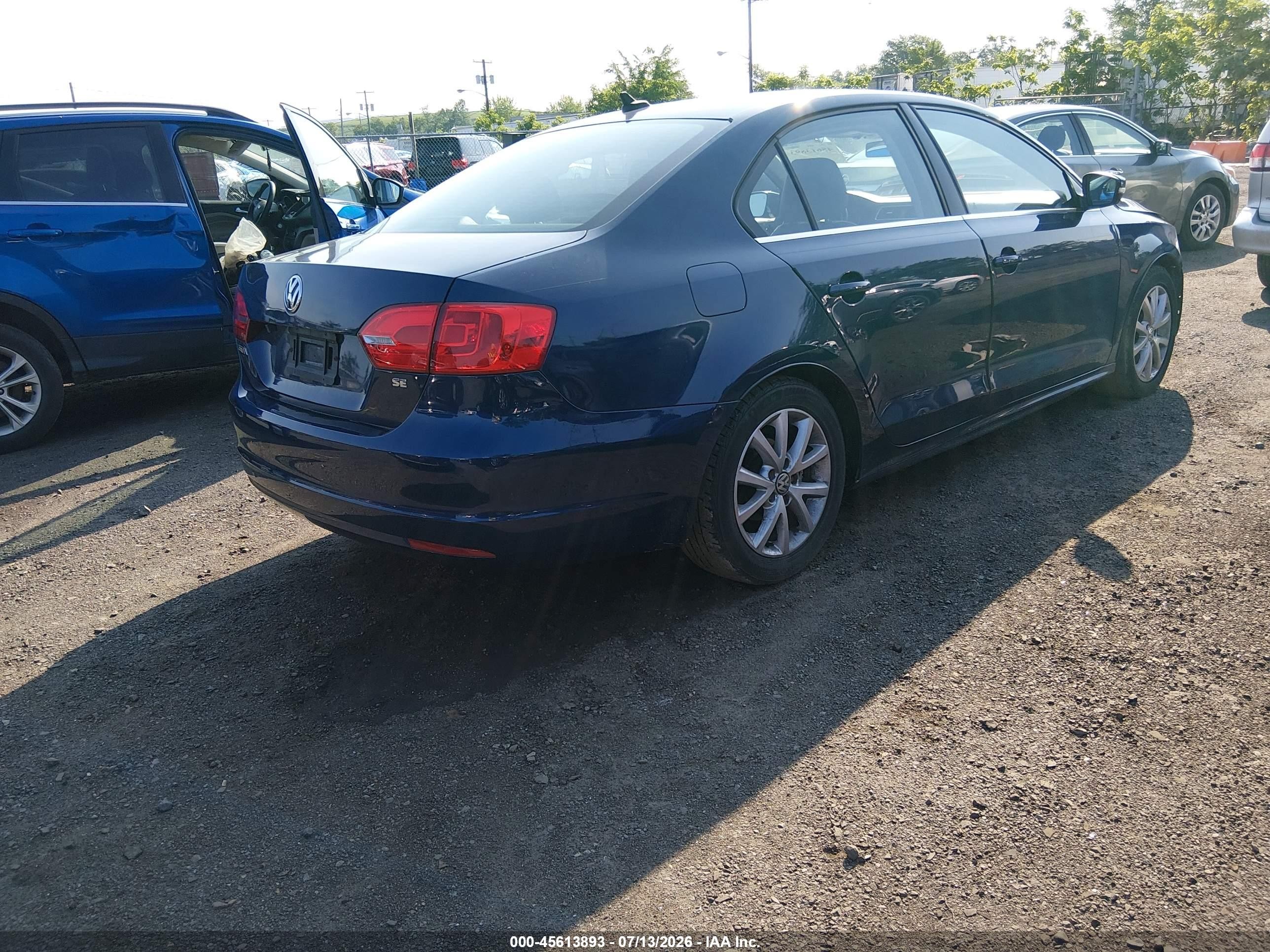2014 Volkswagen Jetta 1.8t Se Blue vin: 3VWD17AJ2EM441774
