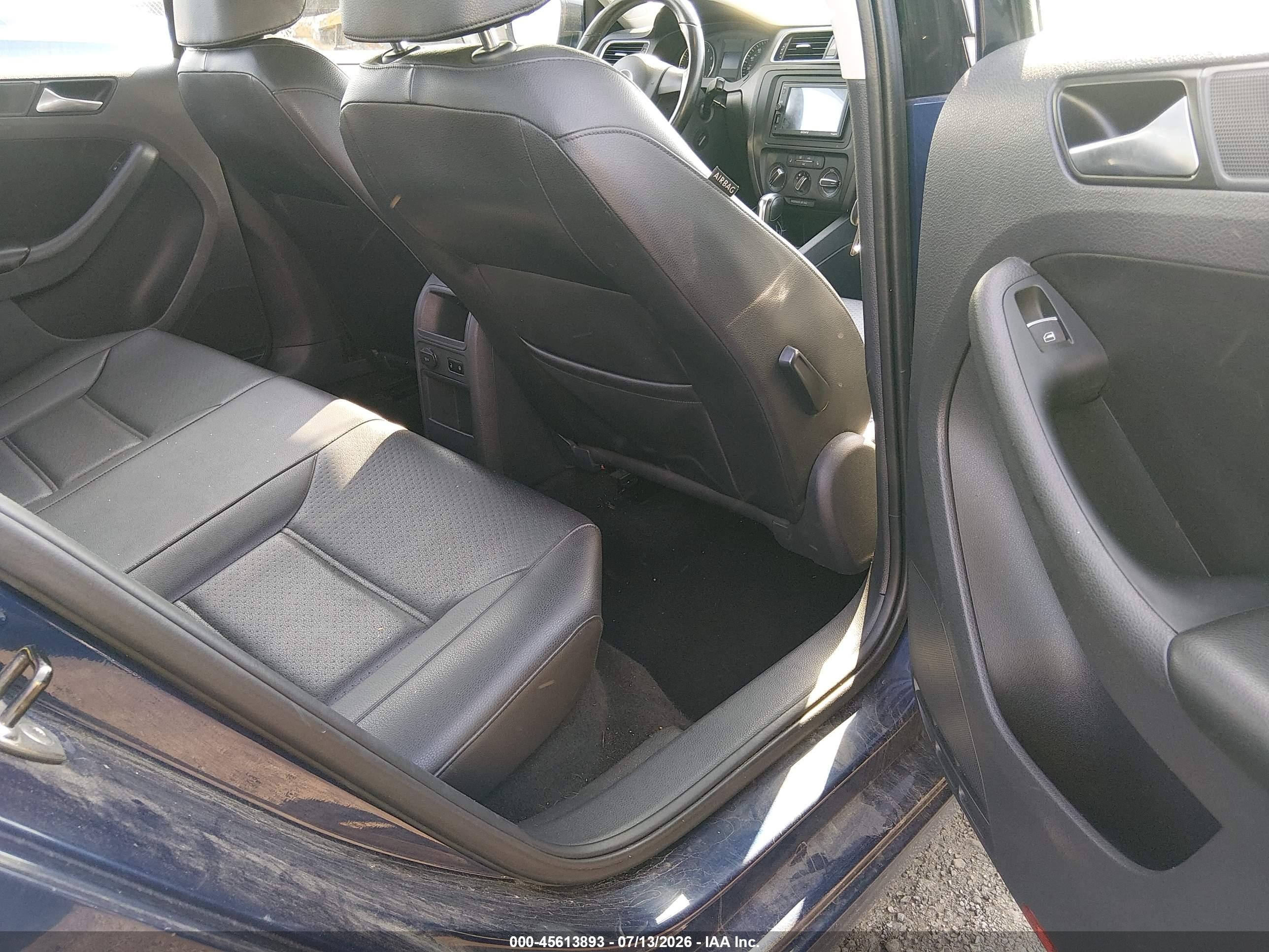 2014 Volkswagen Jetta 1.8t Se Blue vin: 3VWD17AJ2EM441774