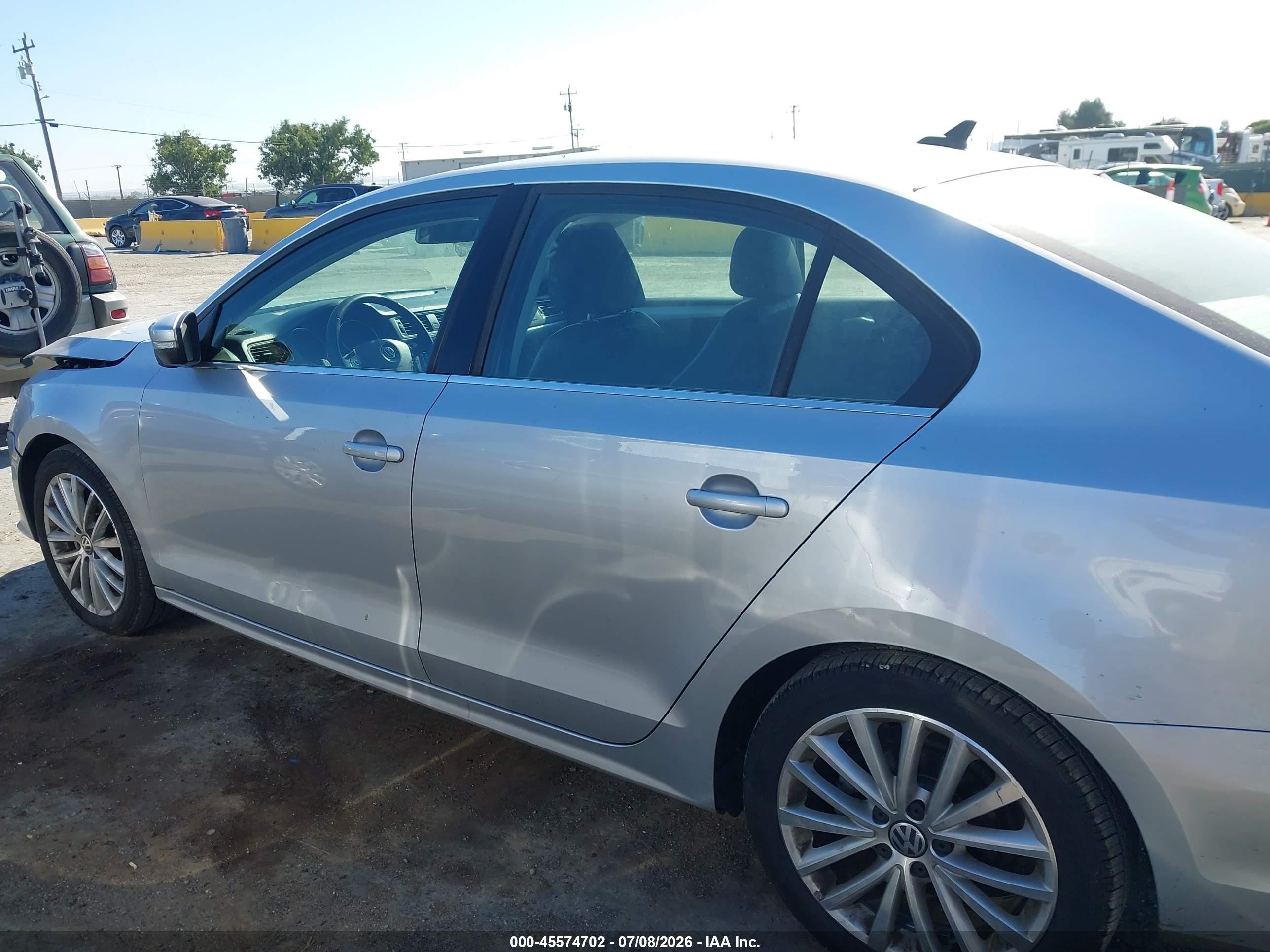2015 Volkswagen Jetta 1.8t Se Silver vin: 3VWD17AJ2FM254486