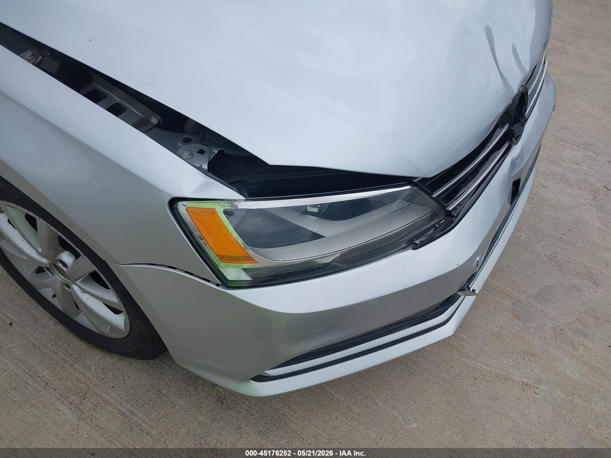 2015 Volkswagen Jetta 1.8t Se Silver vin: 3VWD17AJ2FM258621