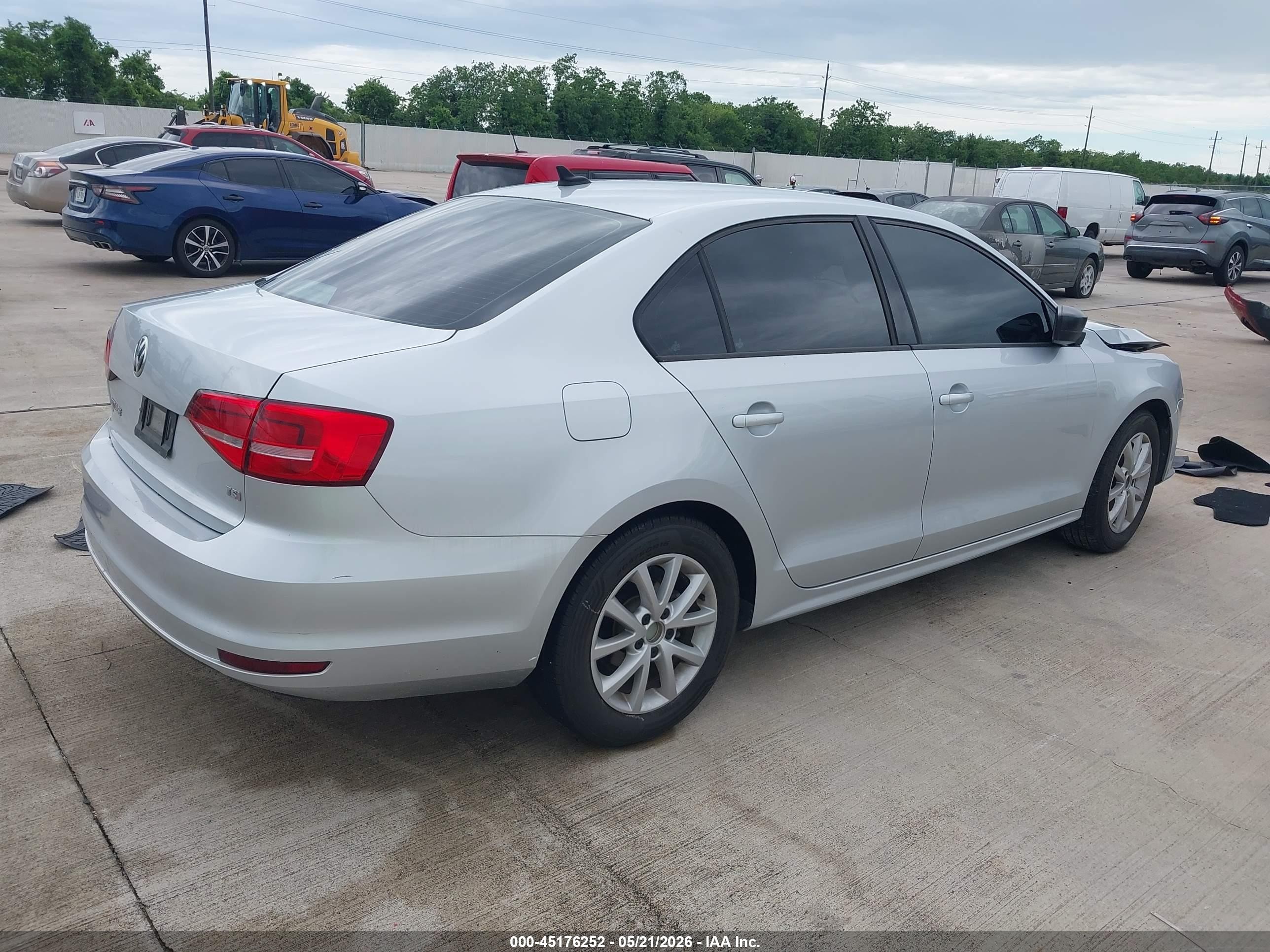 2015 Volkswagen Jetta 1.8t Se Silver vin: 3VWD17AJ2FM258621