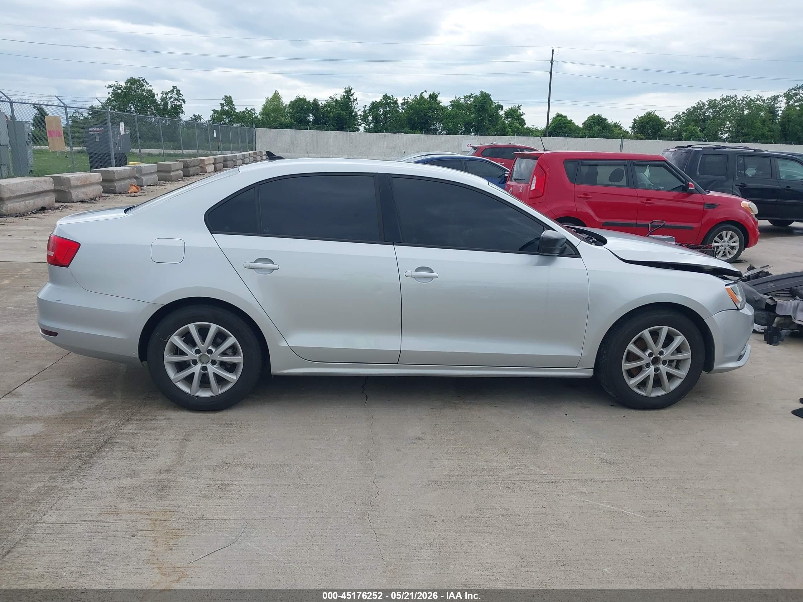 2015 Volkswagen Jetta 1.8t Se Silver vin: 3VWD17AJ2FM258621