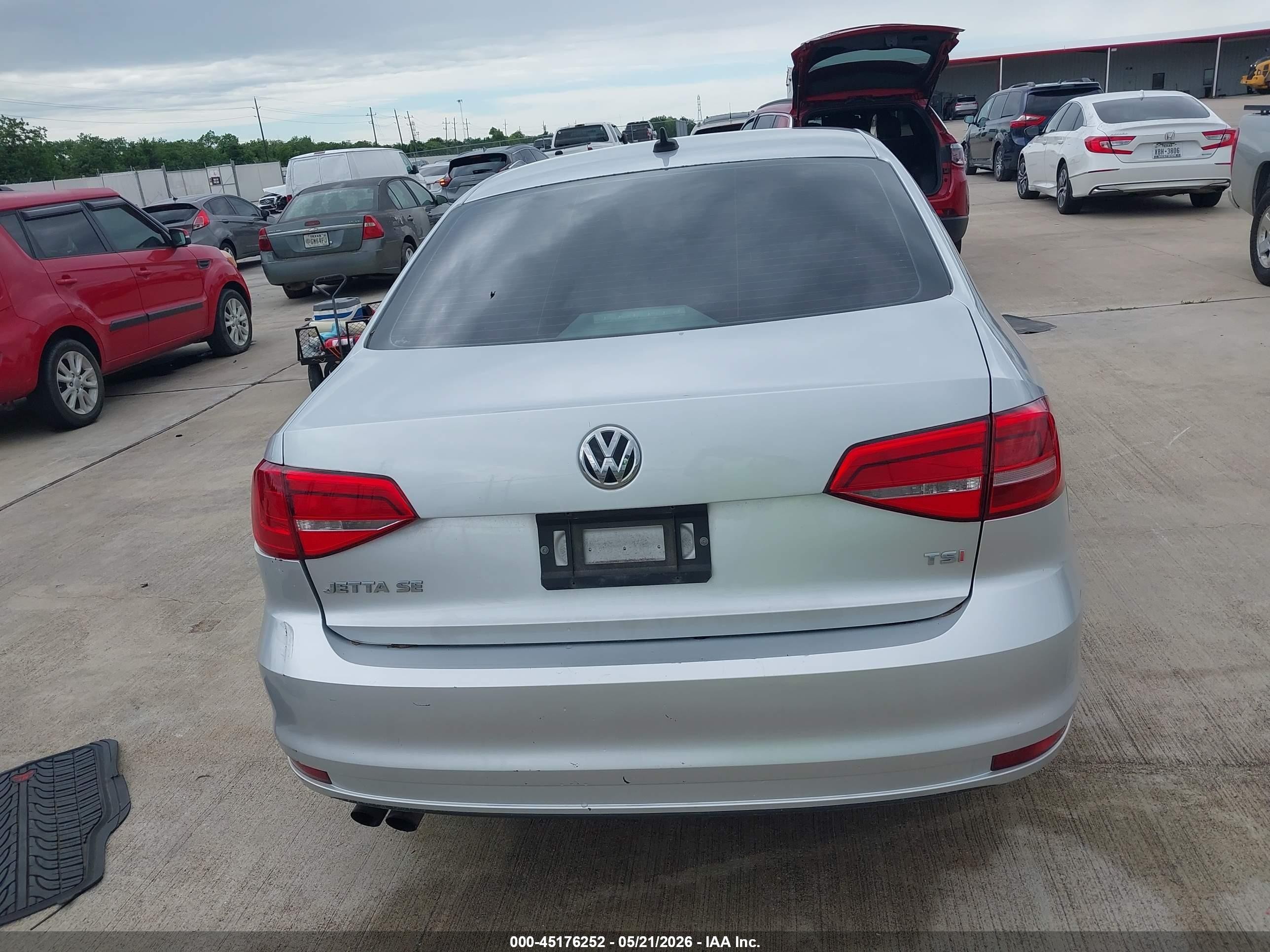 2015 Volkswagen Jetta 1.8t Se Silver vin: 3VWD17AJ2FM258621