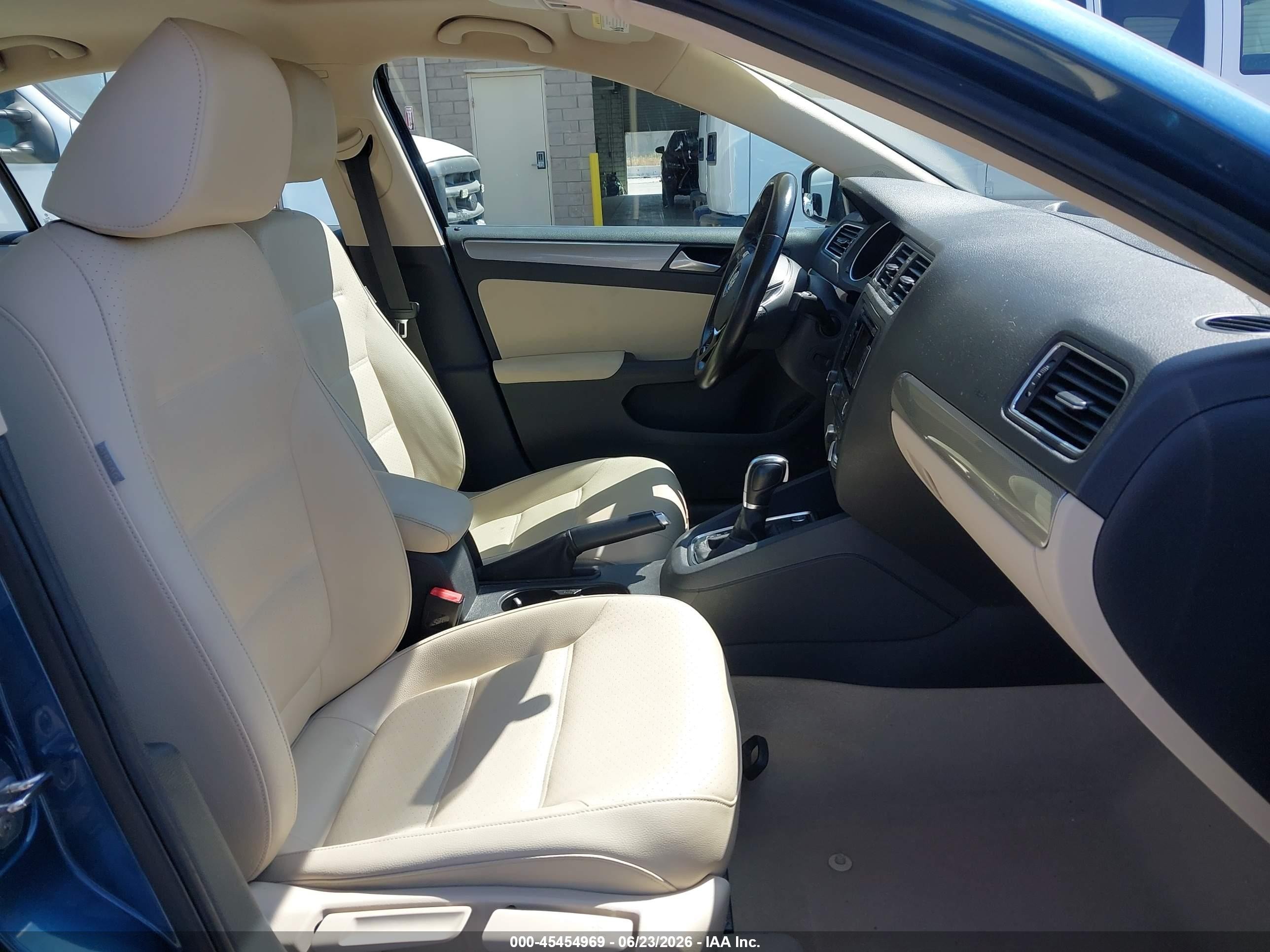 2015 Volkswagen Jetta 1.8t Se Blue vin: 3VWD17AJ2FM404015