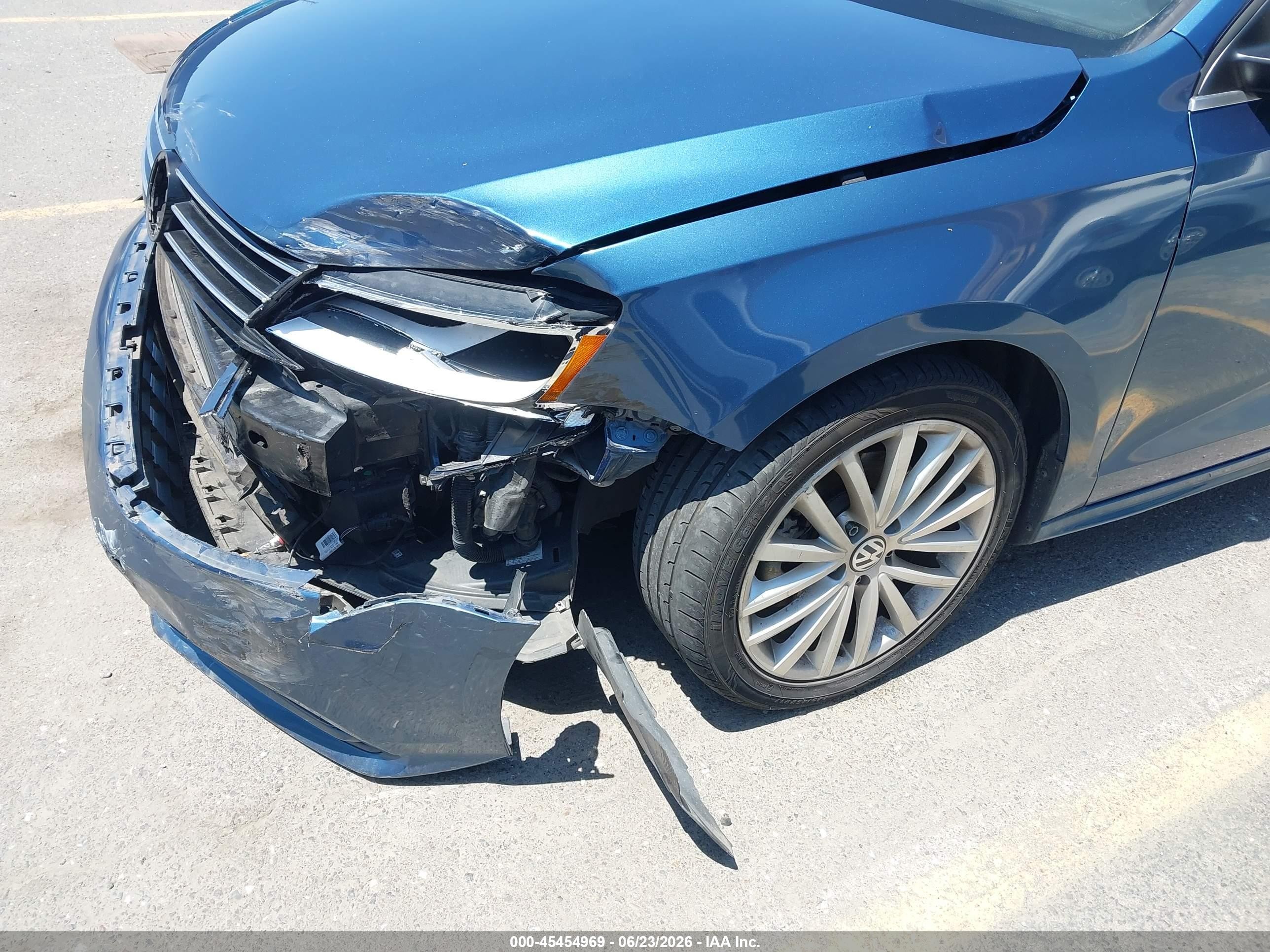 2015 Volkswagen Jetta 1.8t Se Blue vin: 3VWD17AJ2FM404015