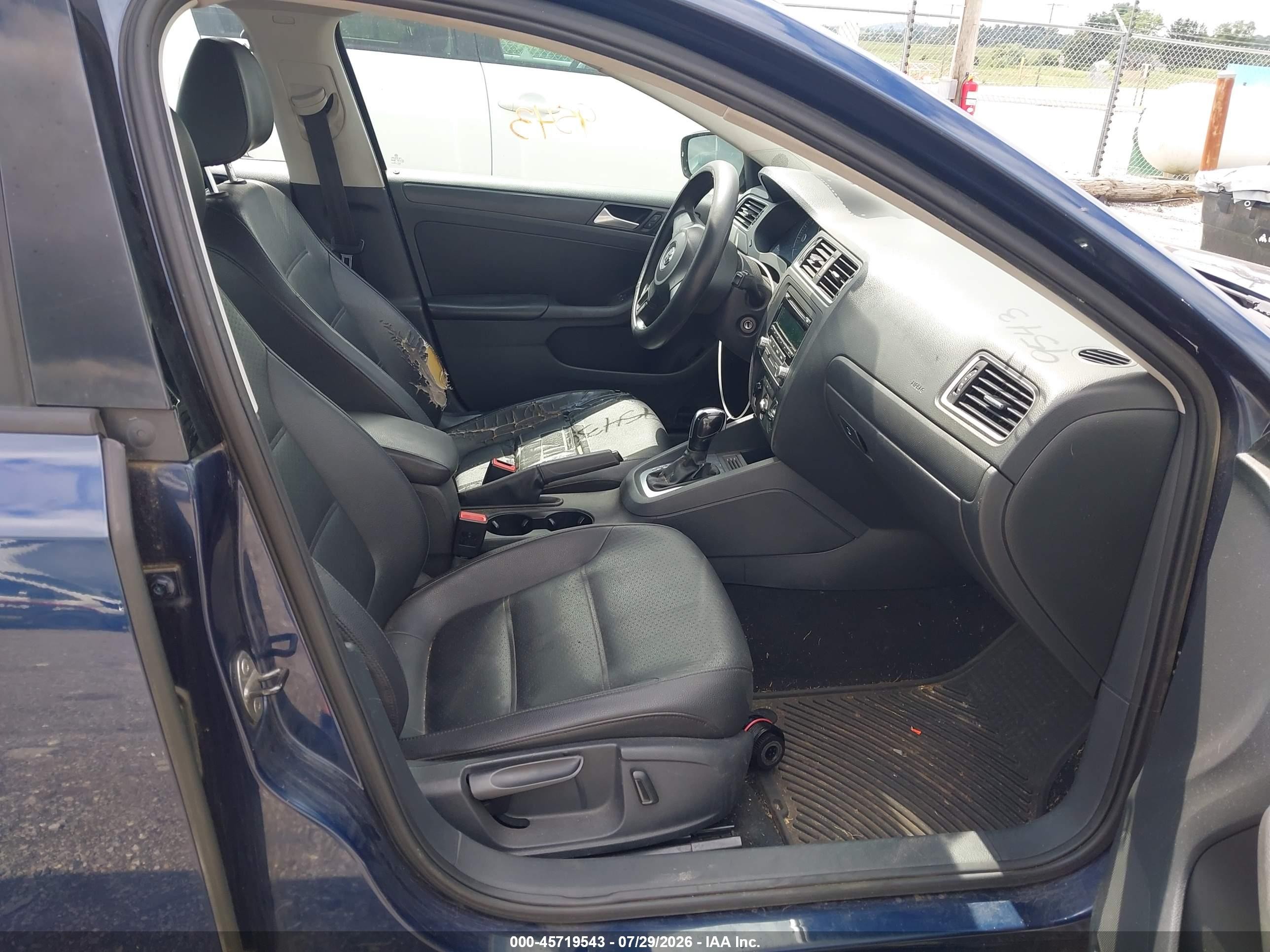 2014 Volkswagen Jetta 1.8t Se Blue vin: 3VWD17AJ3EM240319