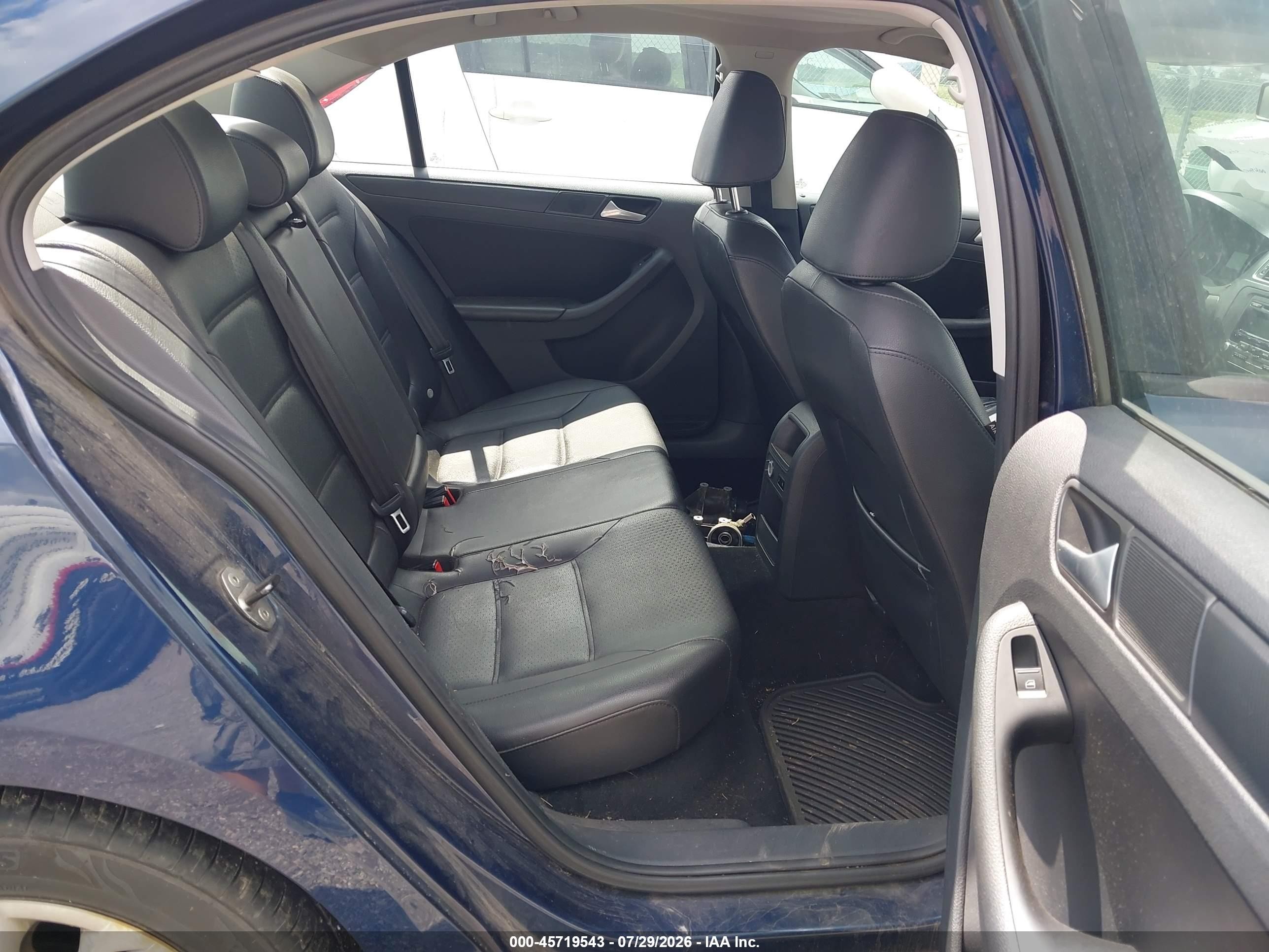 2014 Volkswagen Jetta 1.8t Se Blue vin: 3VWD17AJ3EM240319
