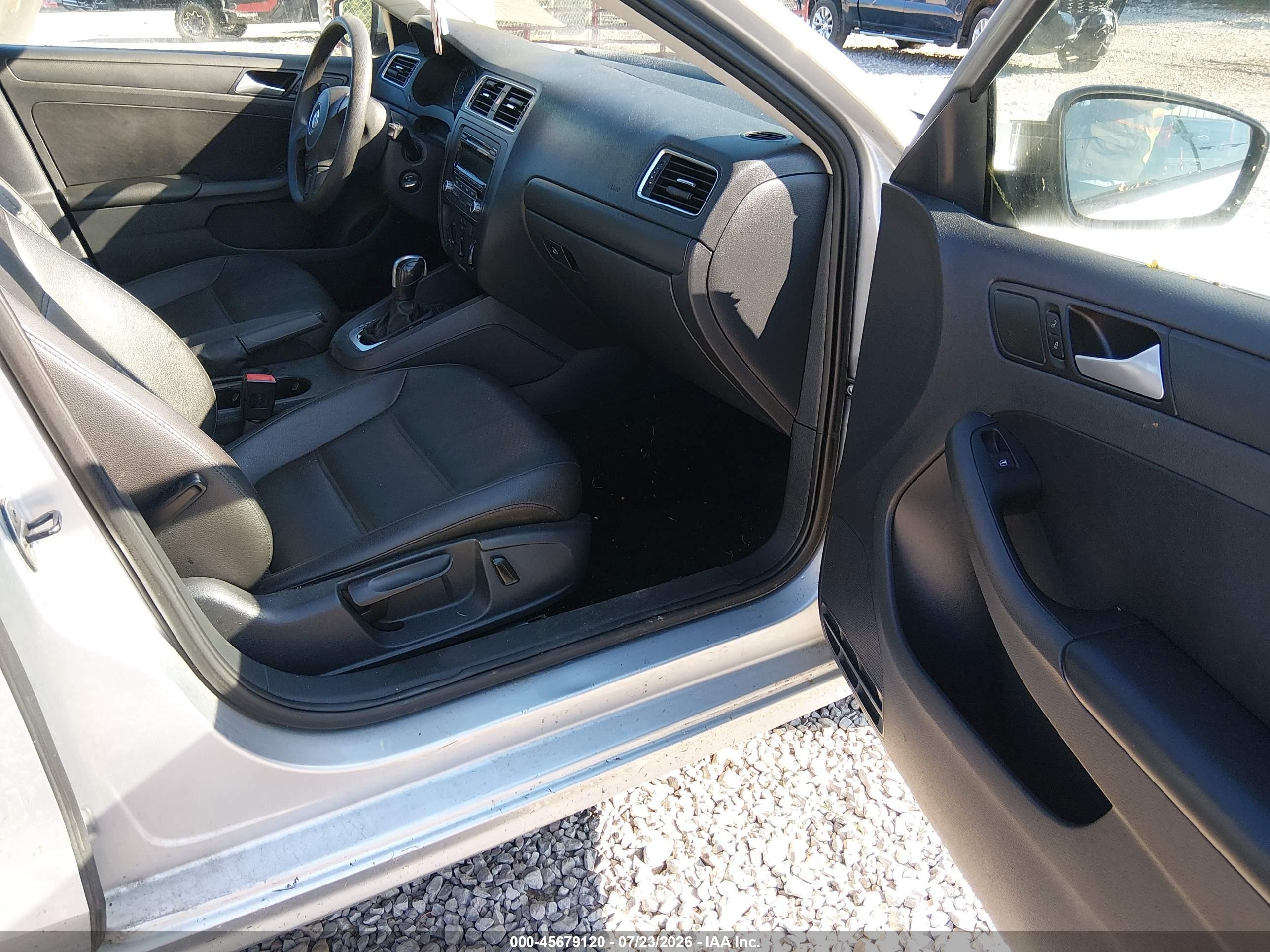 2014 Volkswagen Jetta 1.8t Se Серебряный vin: 3VWD17AJ3EM246296