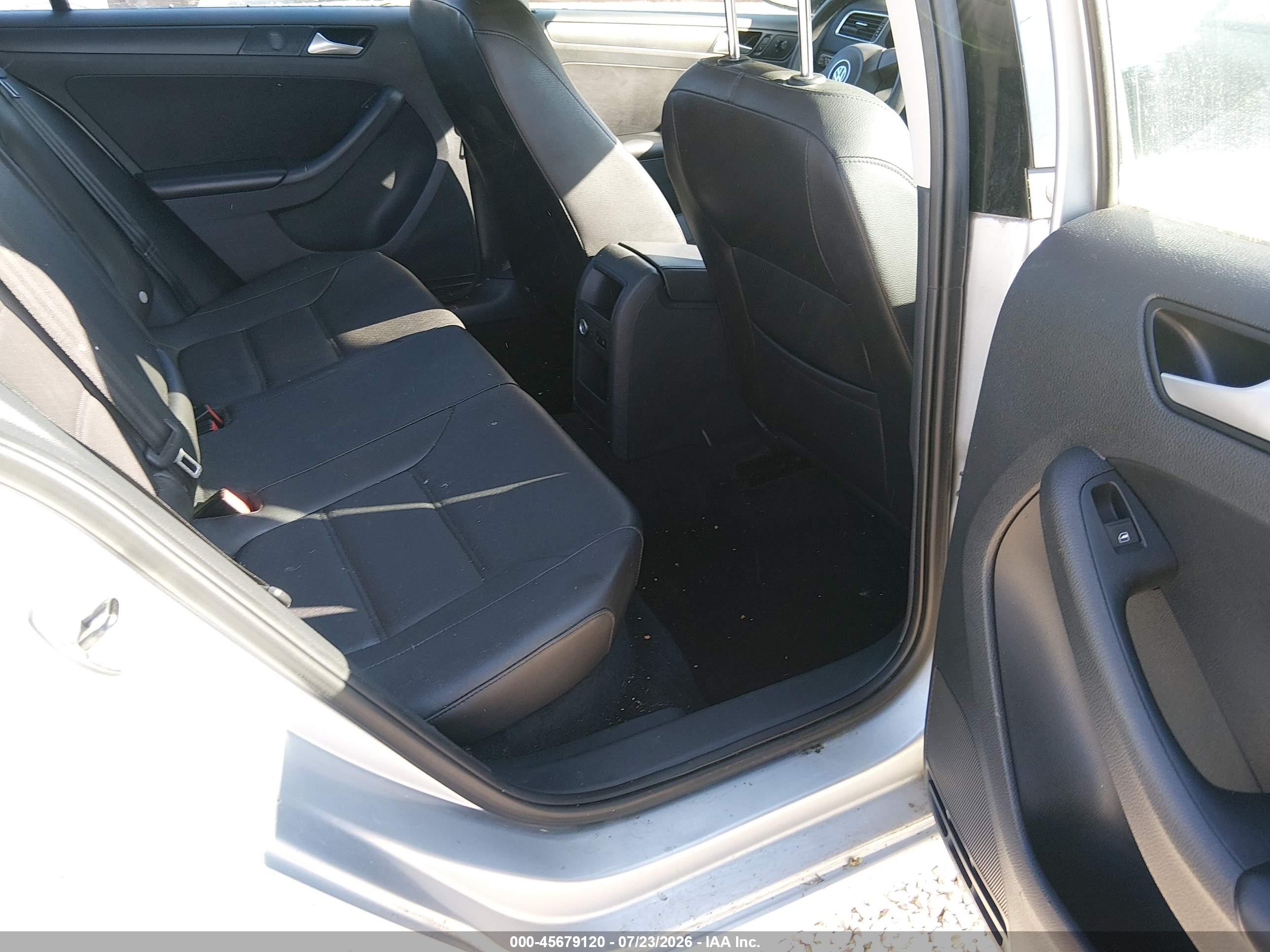 2014 Volkswagen Jetta 1.8t Se Серебряный vin: 3VWD17AJ3EM246296