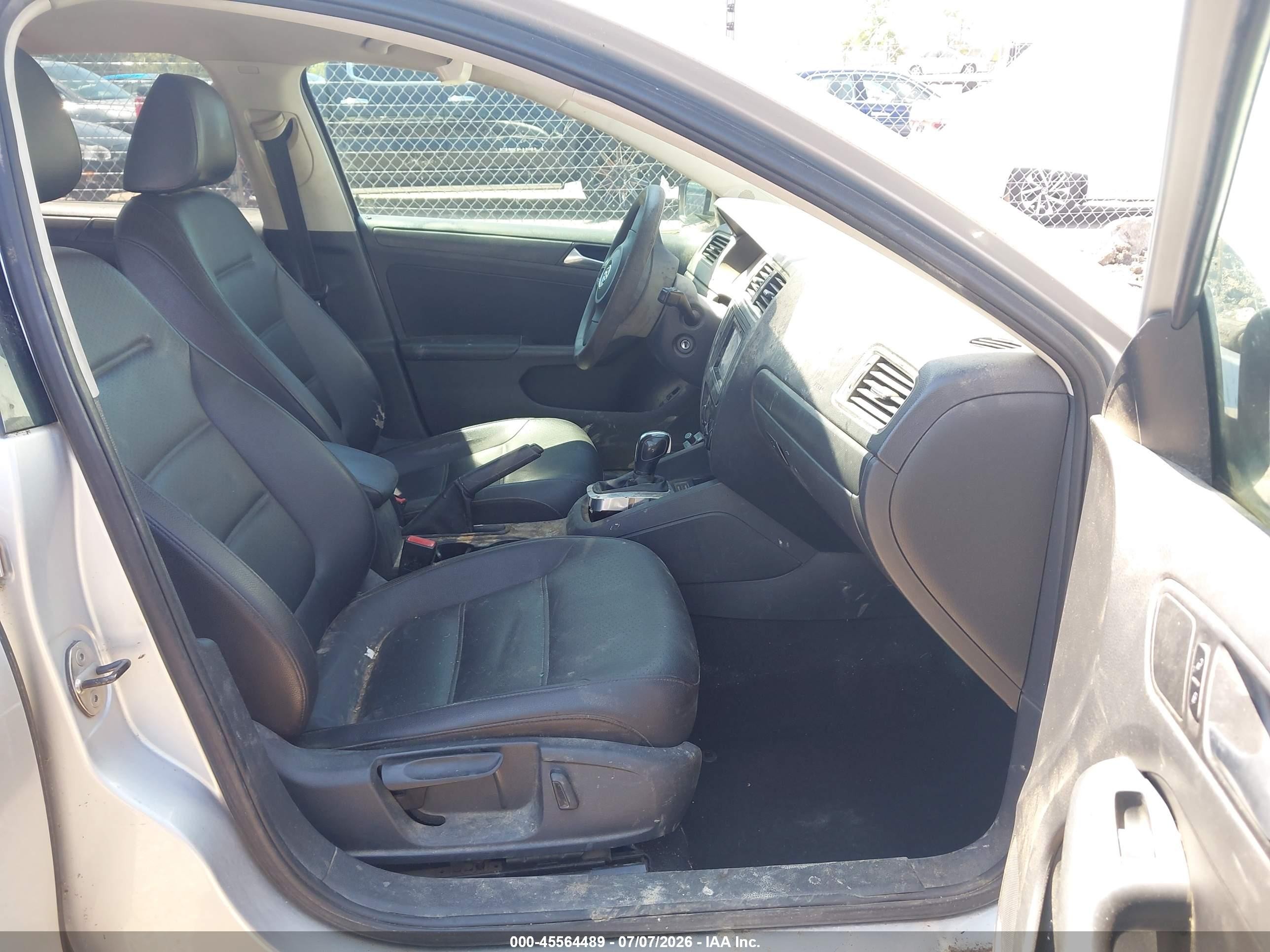 2014 Volkswagen Jetta 1.8t Se Серебряный vin: 3VWD17AJ3EM268962