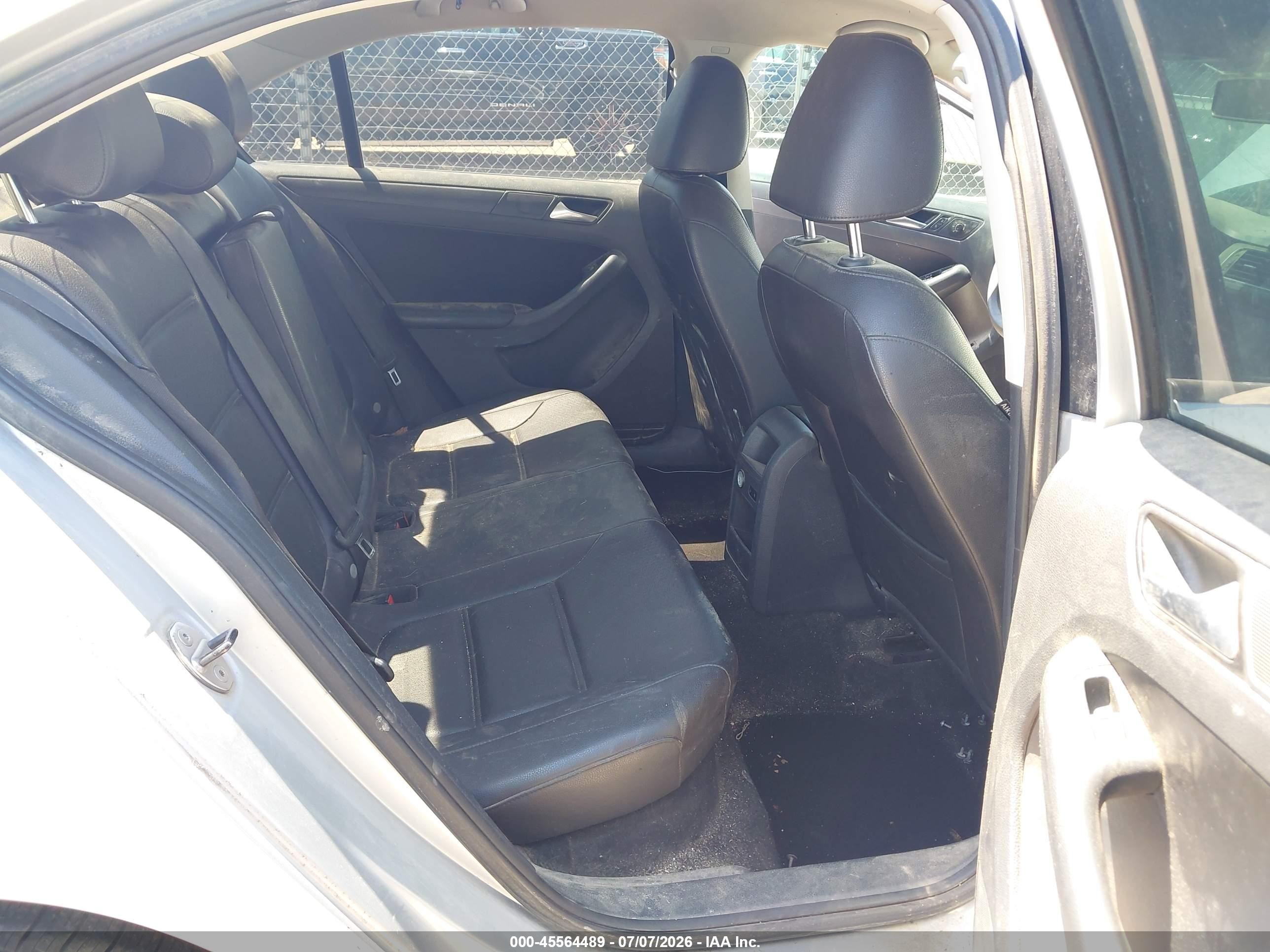 2014 Volkswagen Jetta 1.8t Se Серебряный vin: 3VWD17AJ3EM268962