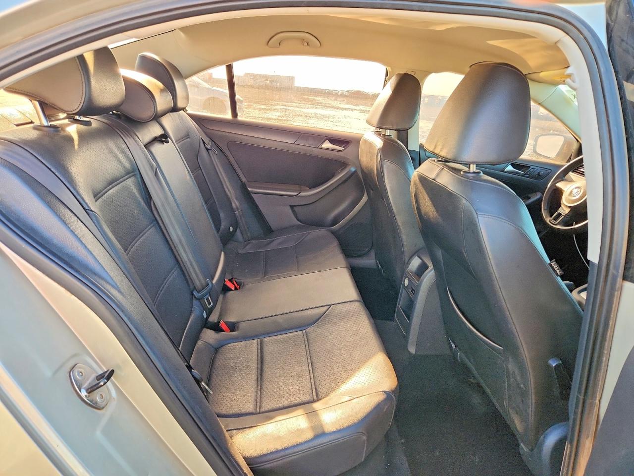2014 Volkswagen Jetta Se Серебряный vin: 3VWD17AJ3EM302804
