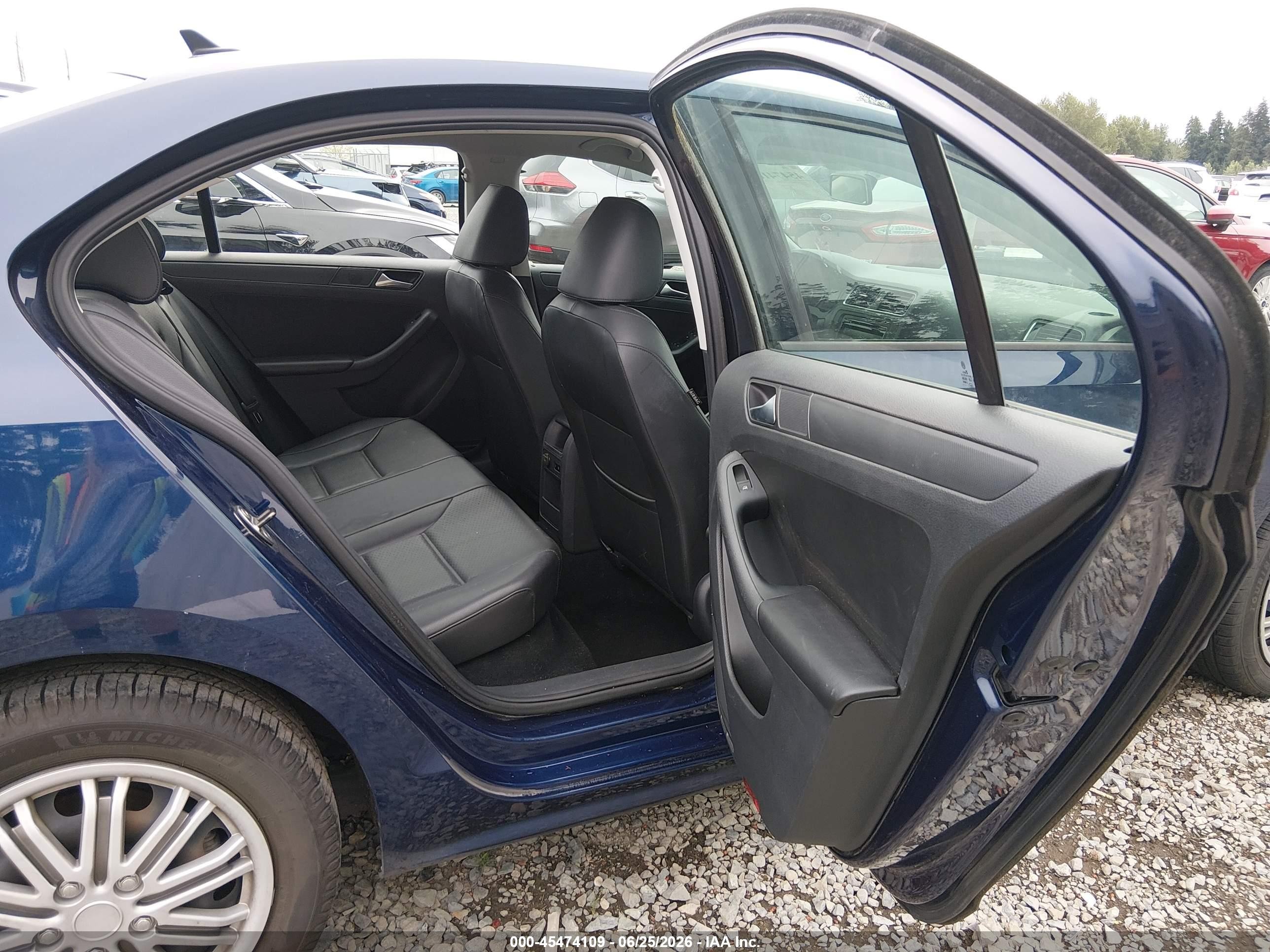 2014 Volkswagen Jetta 1.8t Se Blue vin: 3VWD17AJ3EM422408