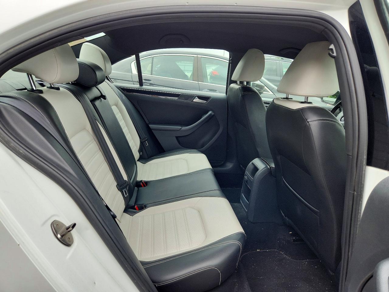 2015 Volkswagen Jetta Se White vin: 3VWD17AJ3FM203806
