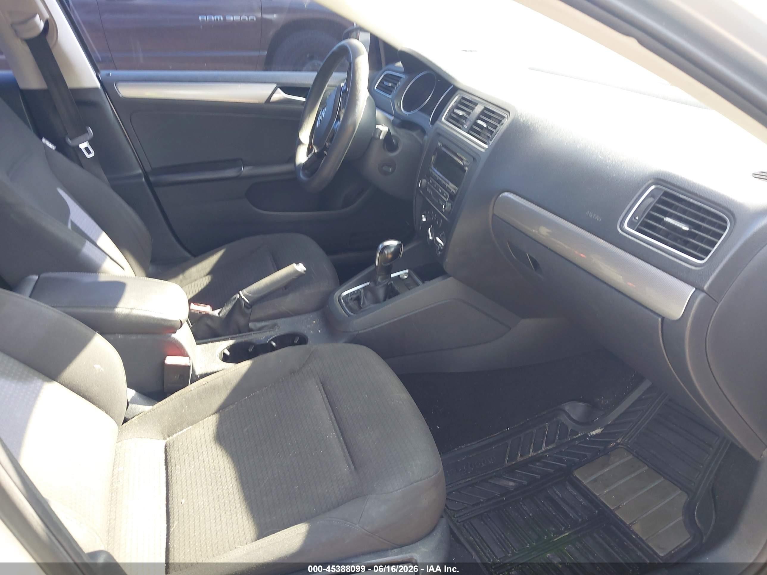 2015 Volkswagen Jetta 1.8t Se Silver vin: 3VWD17AJ3FM217317
