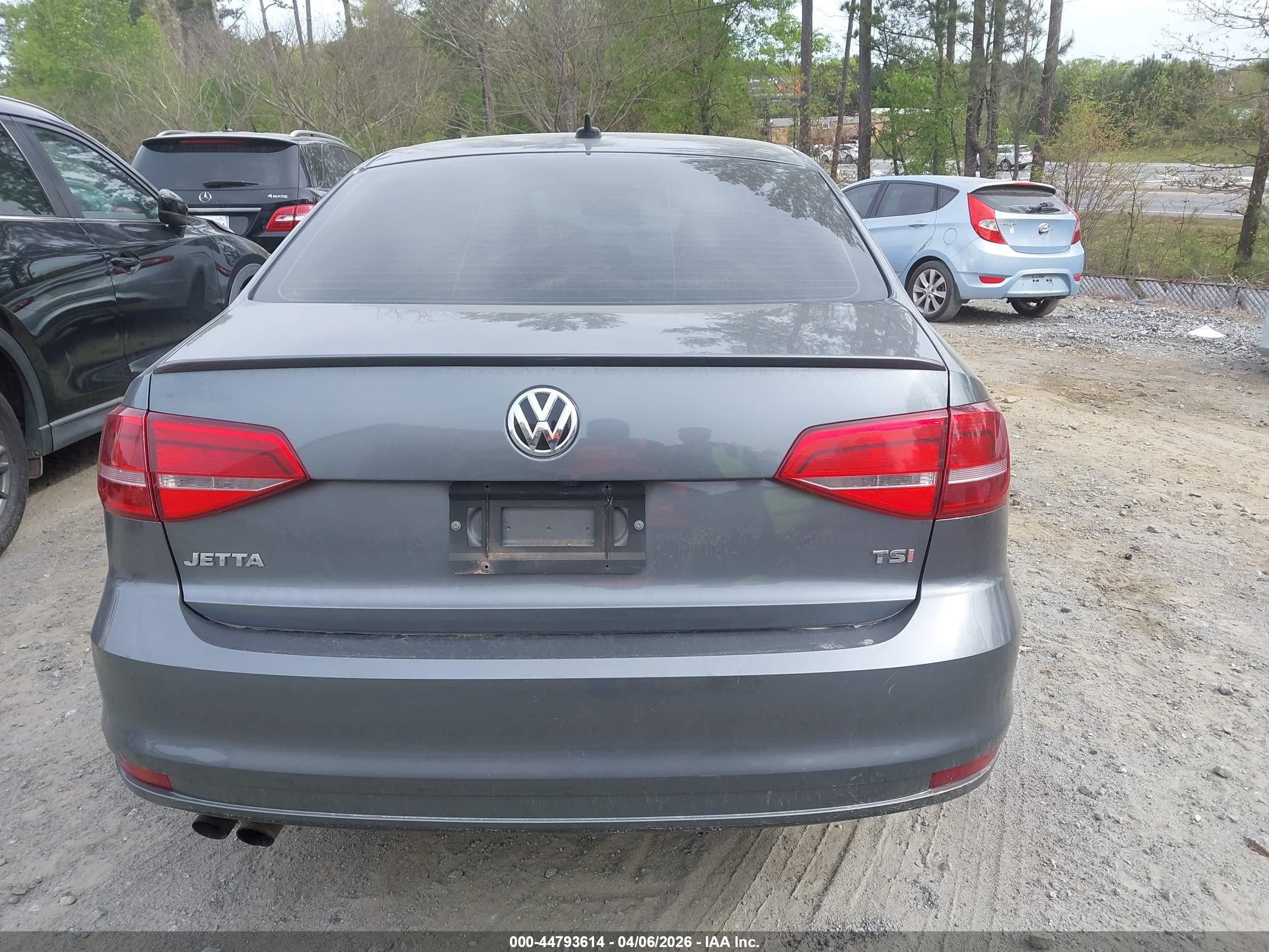 2015 Volkswagen Jetta 1.8t Sport Gray vin: 3VWD17AJ3FM222839
